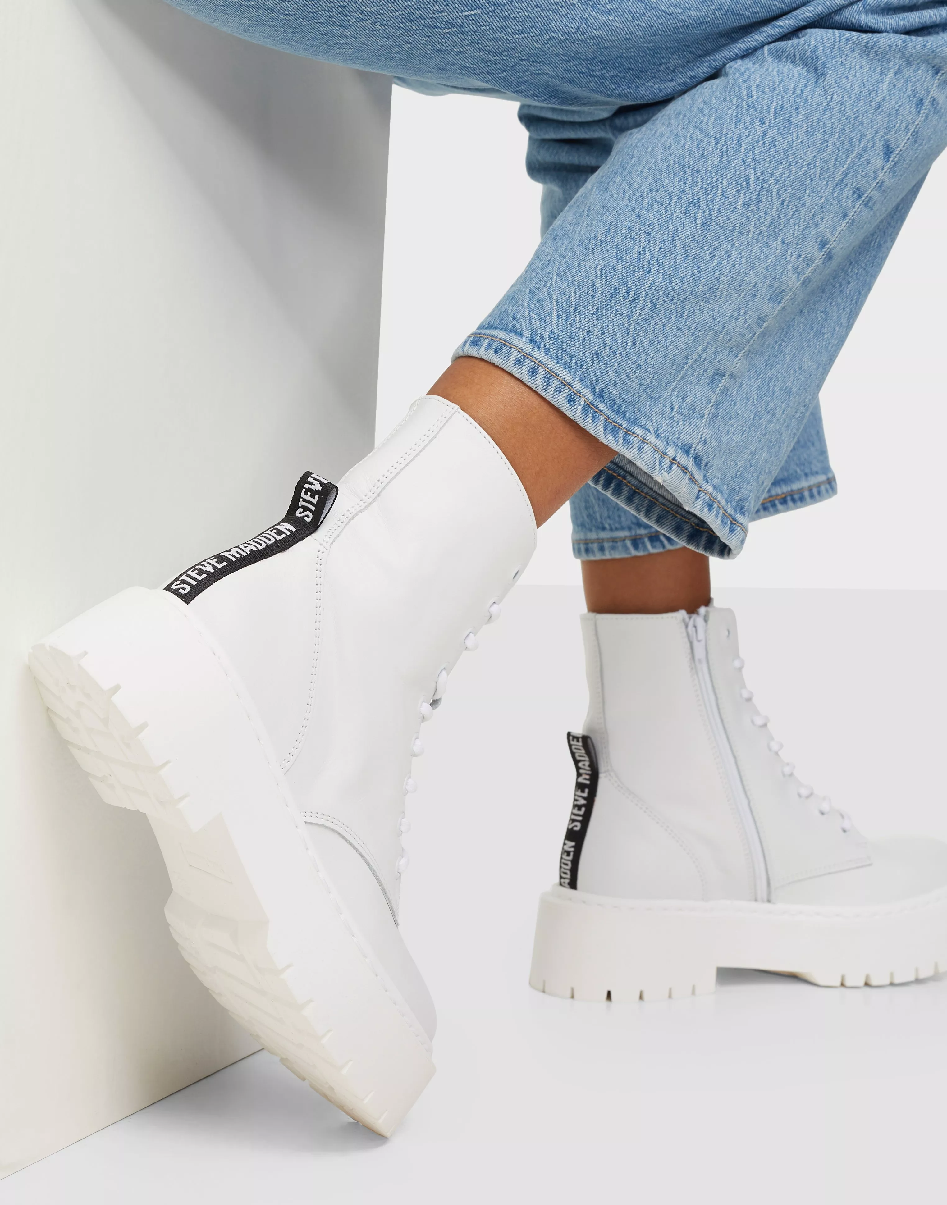 Steve madden 2024 boots white