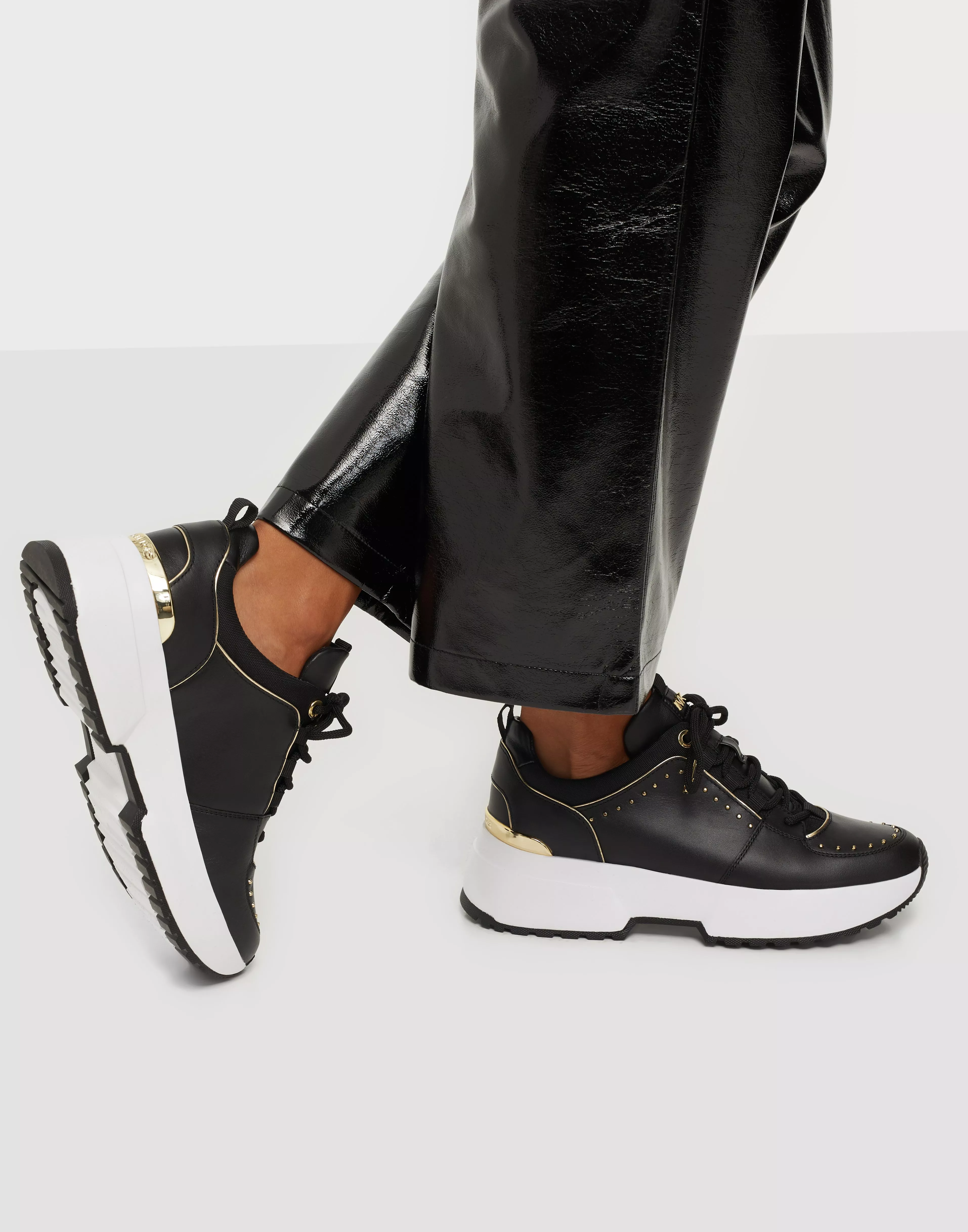 Agente Hacer bien ella es Buy Michael Kors Cosmo Trainer - Black | Nelly.com