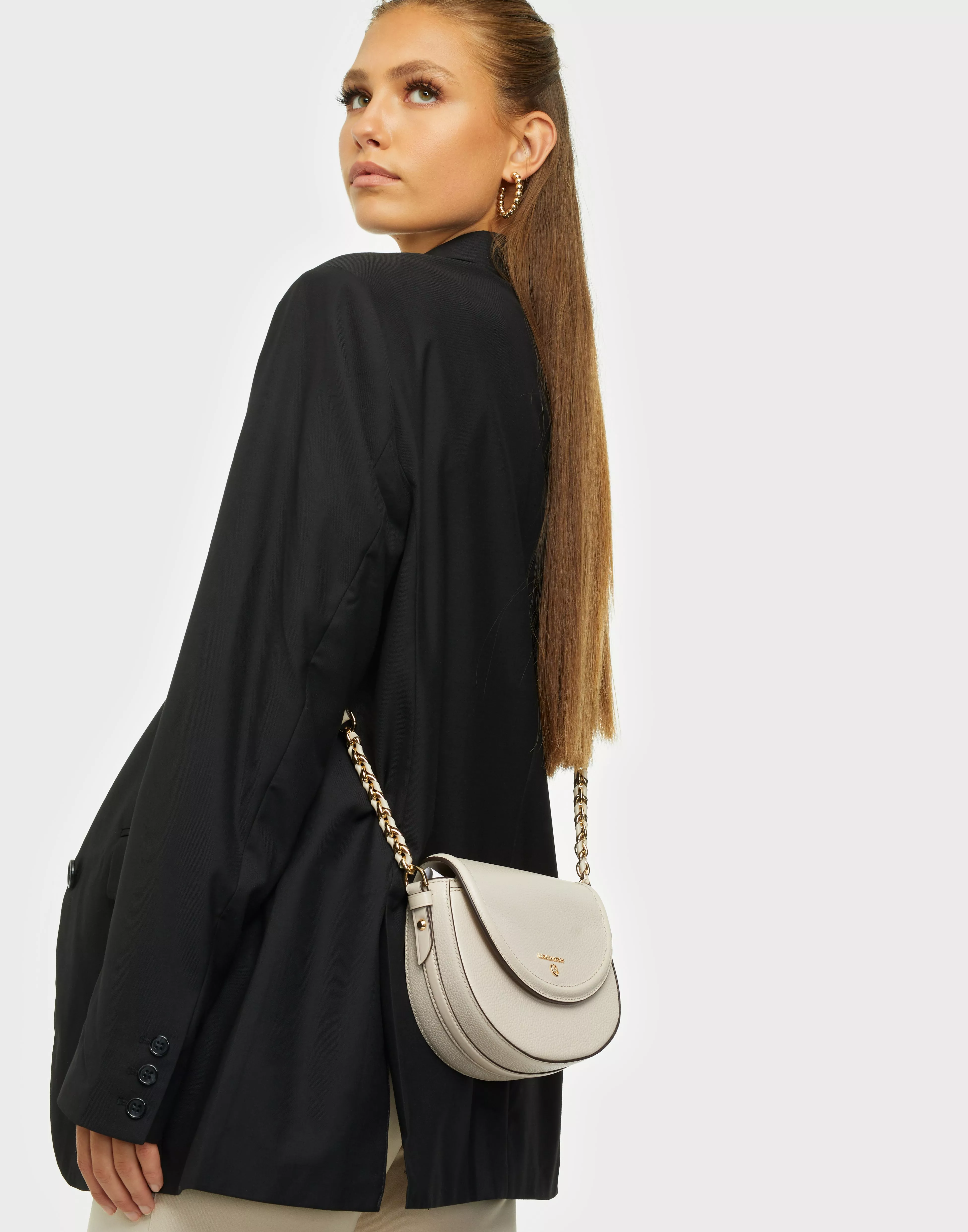 Michael kors pebble leather deals half dome crossbody