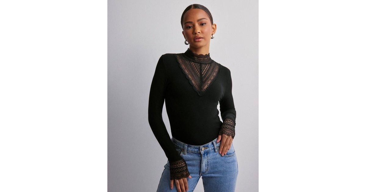 Køb Only ONLTILDE L/S HIGH NECK LACE TOP JRS - Black | Nelly.com
