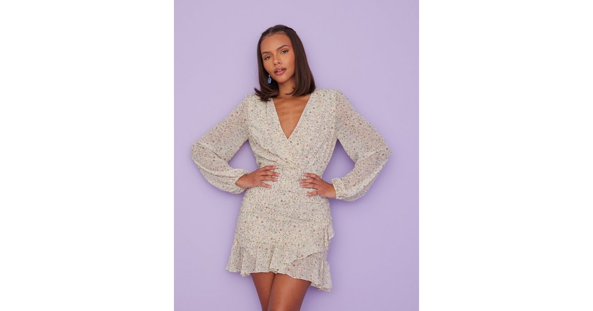 in love ruched dress nelly