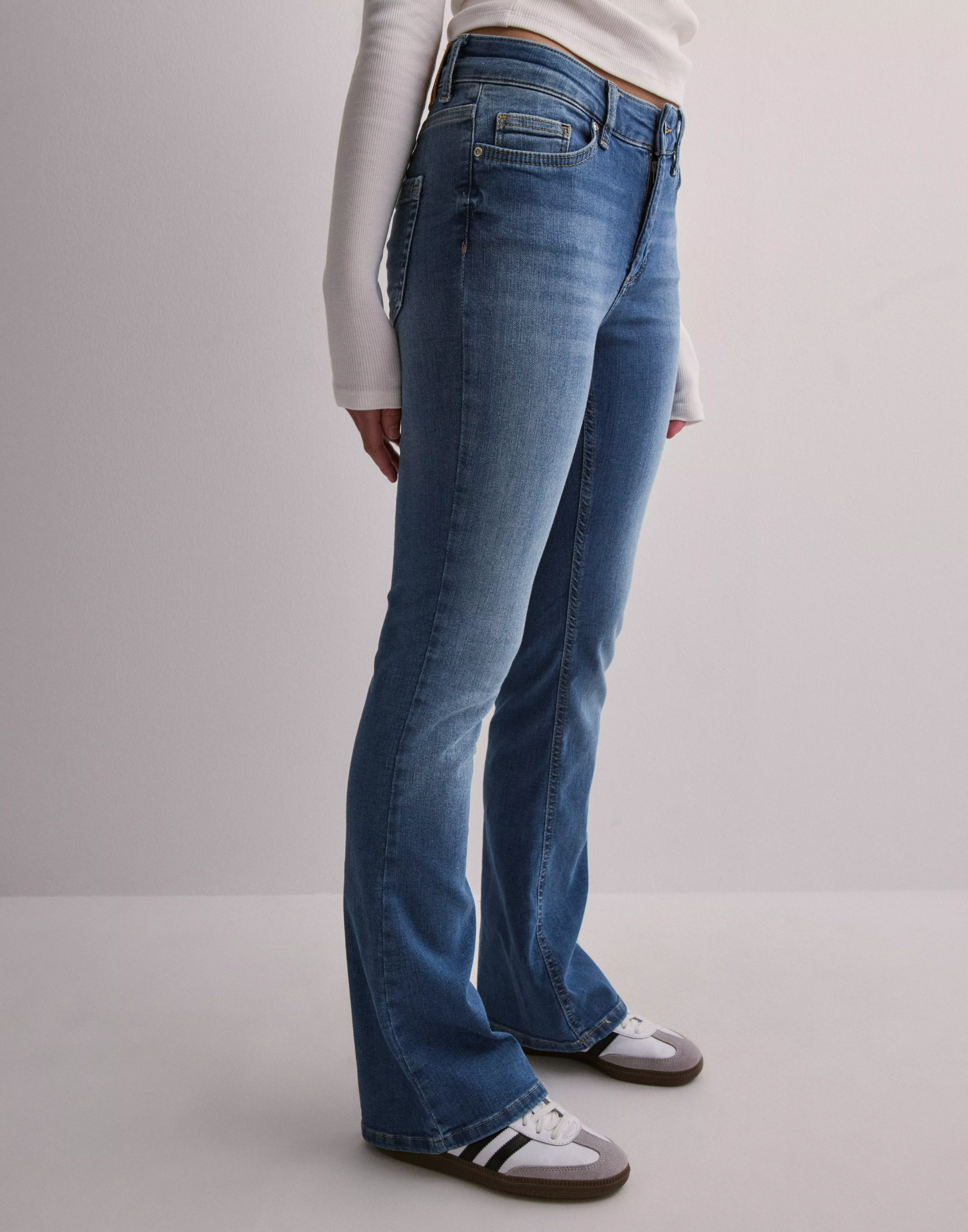 Flared 2024 jeans only