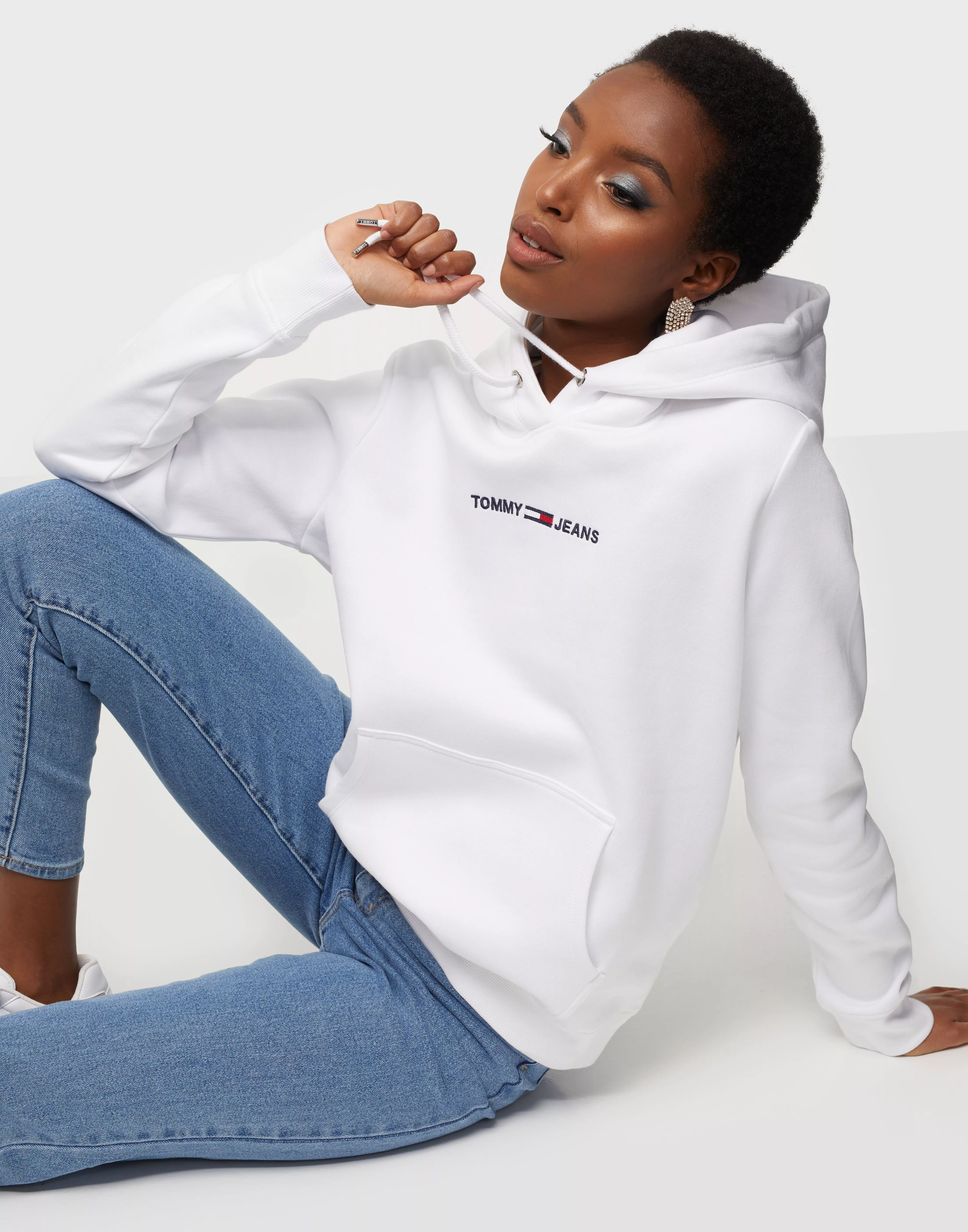 Tommy jeans hot sale logo hoodie