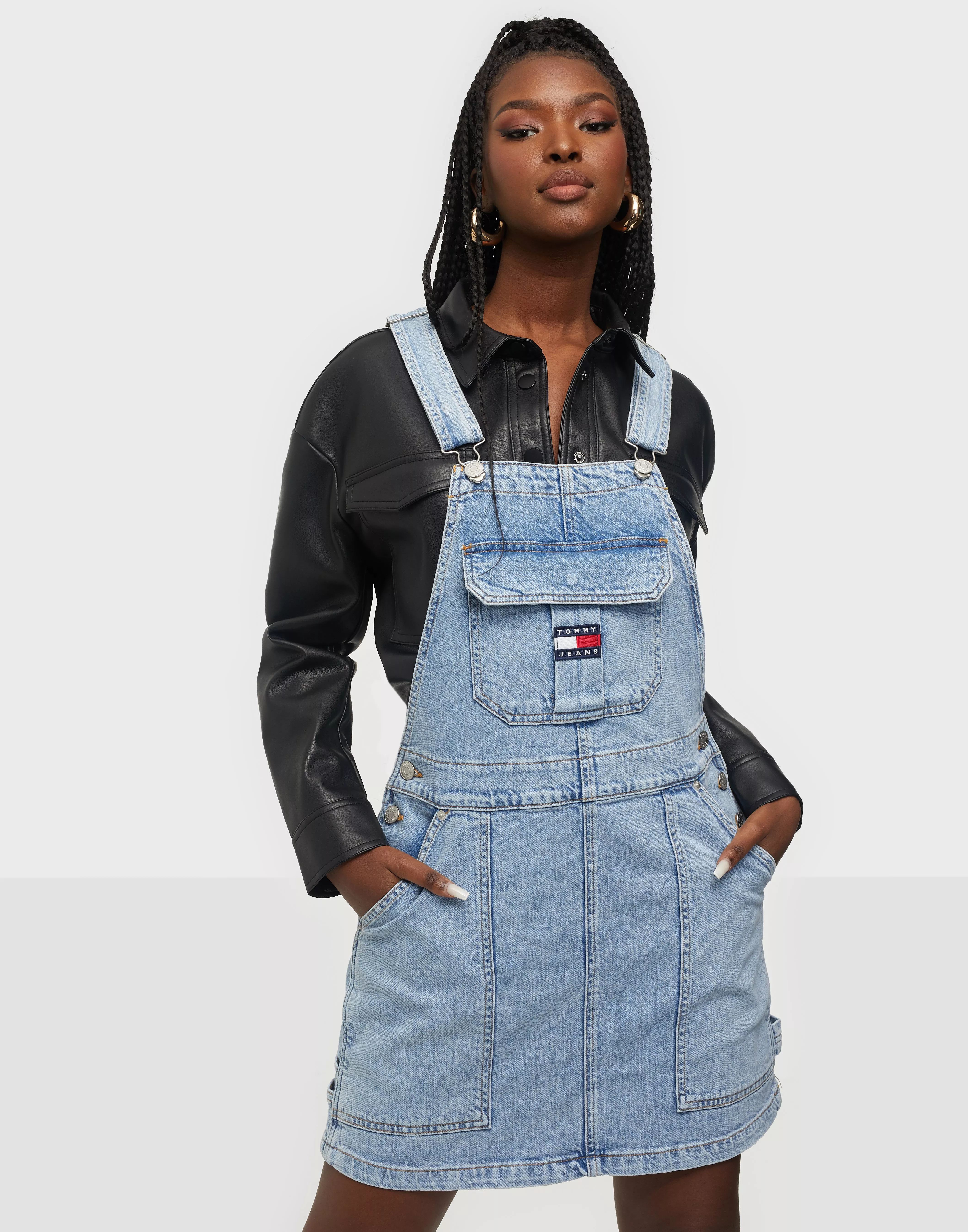 TOMMY JEANS 90s Dungaree Dress LIGHT DENIM BLUE TOMMY JEANS, 48% OFF