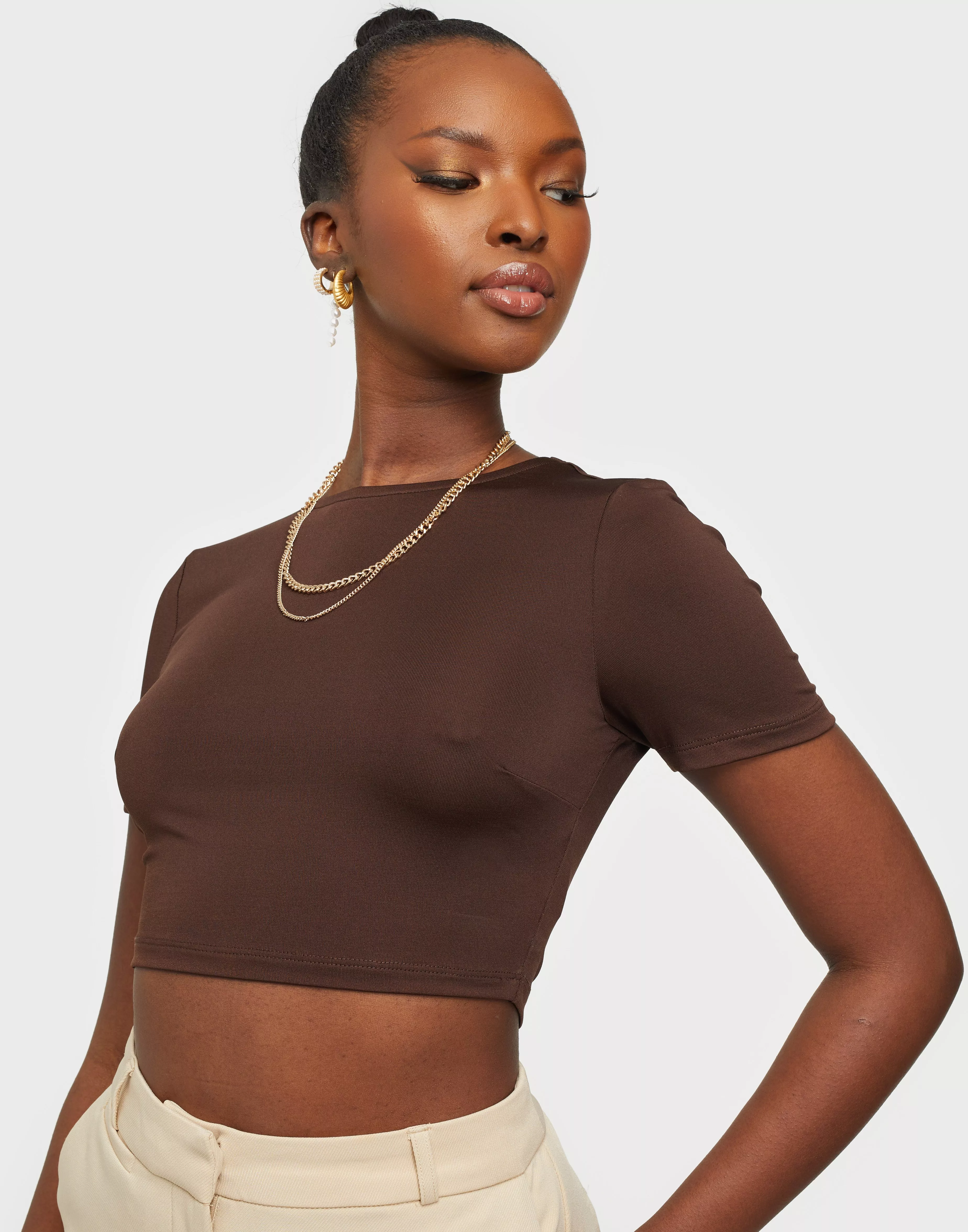 Køb Nelly Perfect Neck Crop Top - Brun | Nelly.com