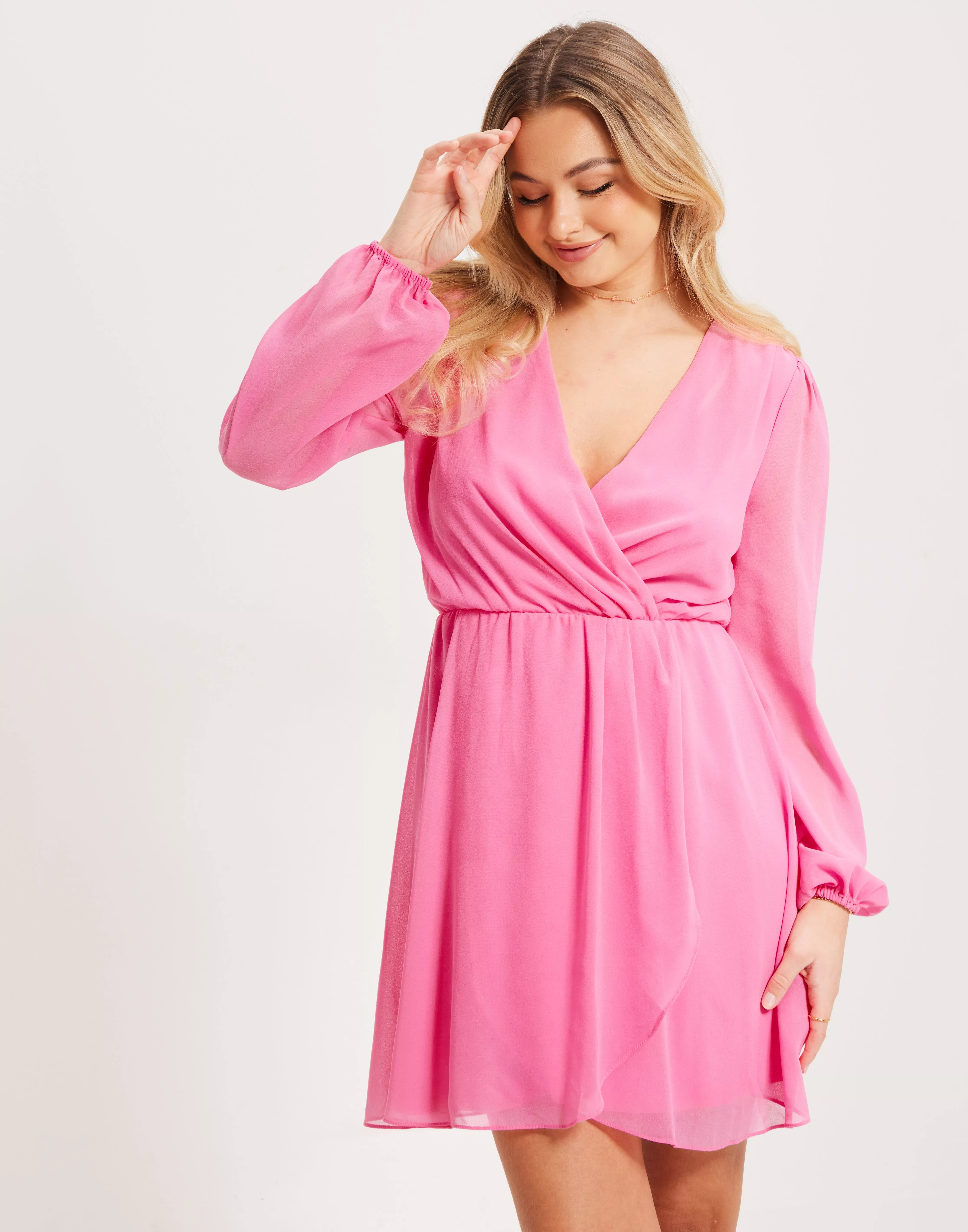 Köp Nelly Front Detailed Chiffon Dress Mörk Rosa