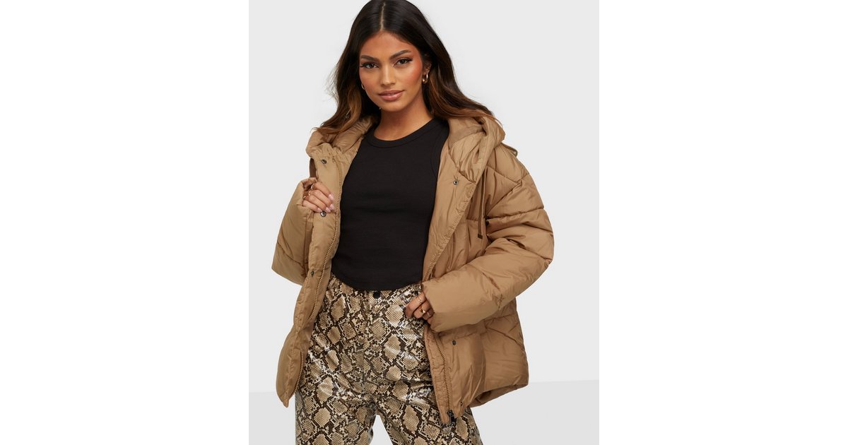 Buy Vero Moda VMGEMMAHOLLY SHORT PADDED JACKET GA - Tigers Eye | Nelly.com