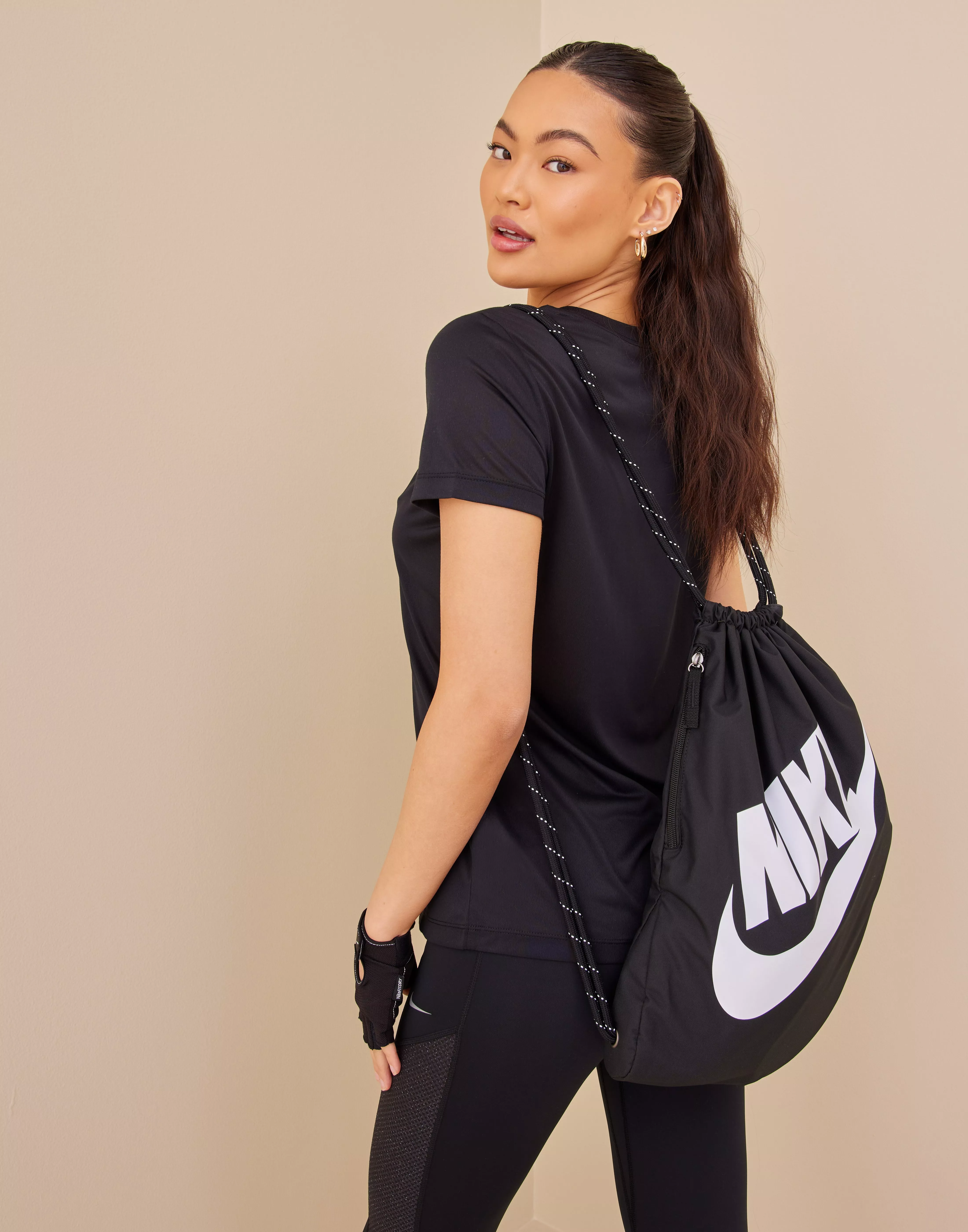 Nike Sac à dos - Nk Heritage Drawstring - Fa21 (Noir) - Sacs à dos chez  Sarenza (515728)