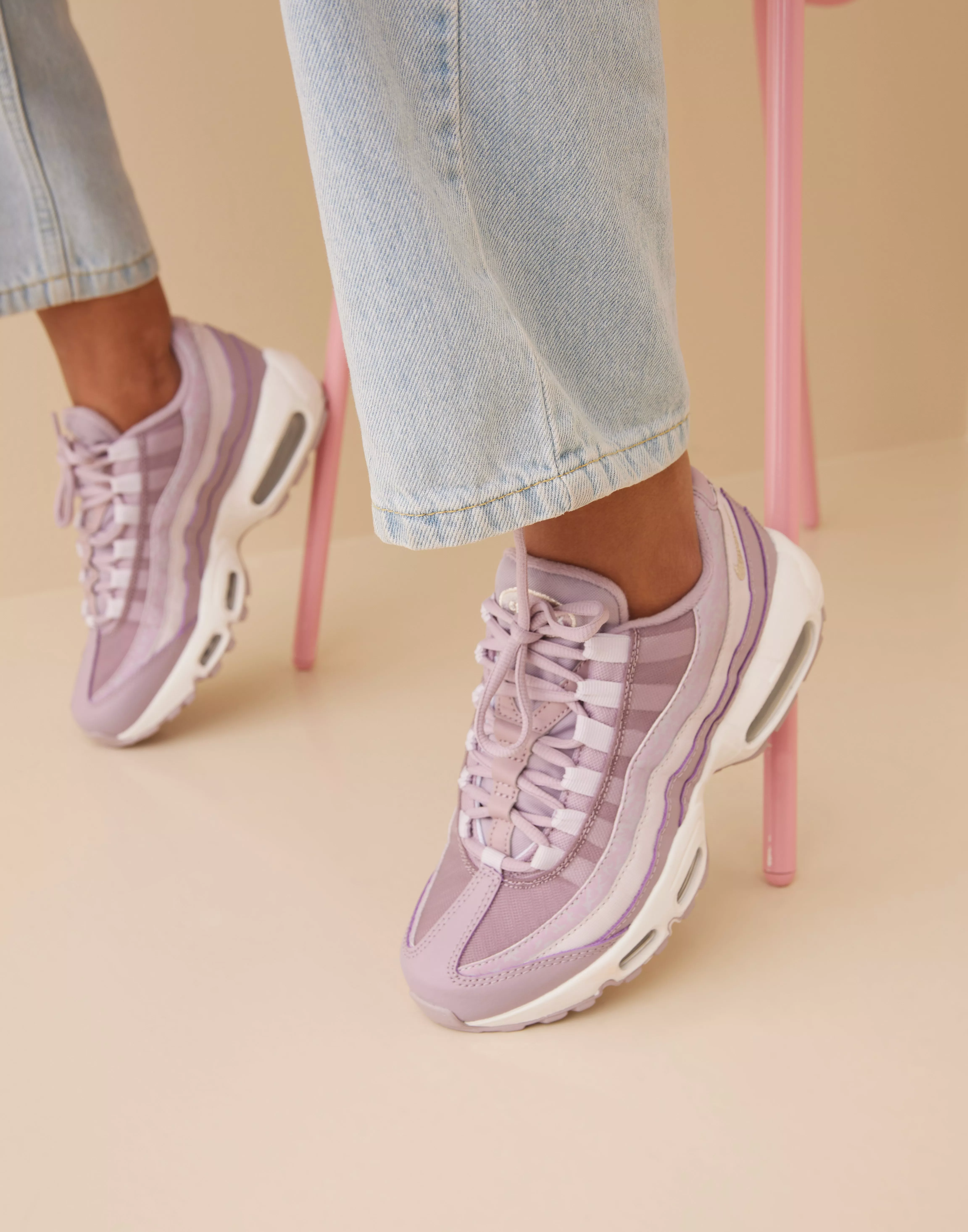 Air max 95 pink hotsell on feet