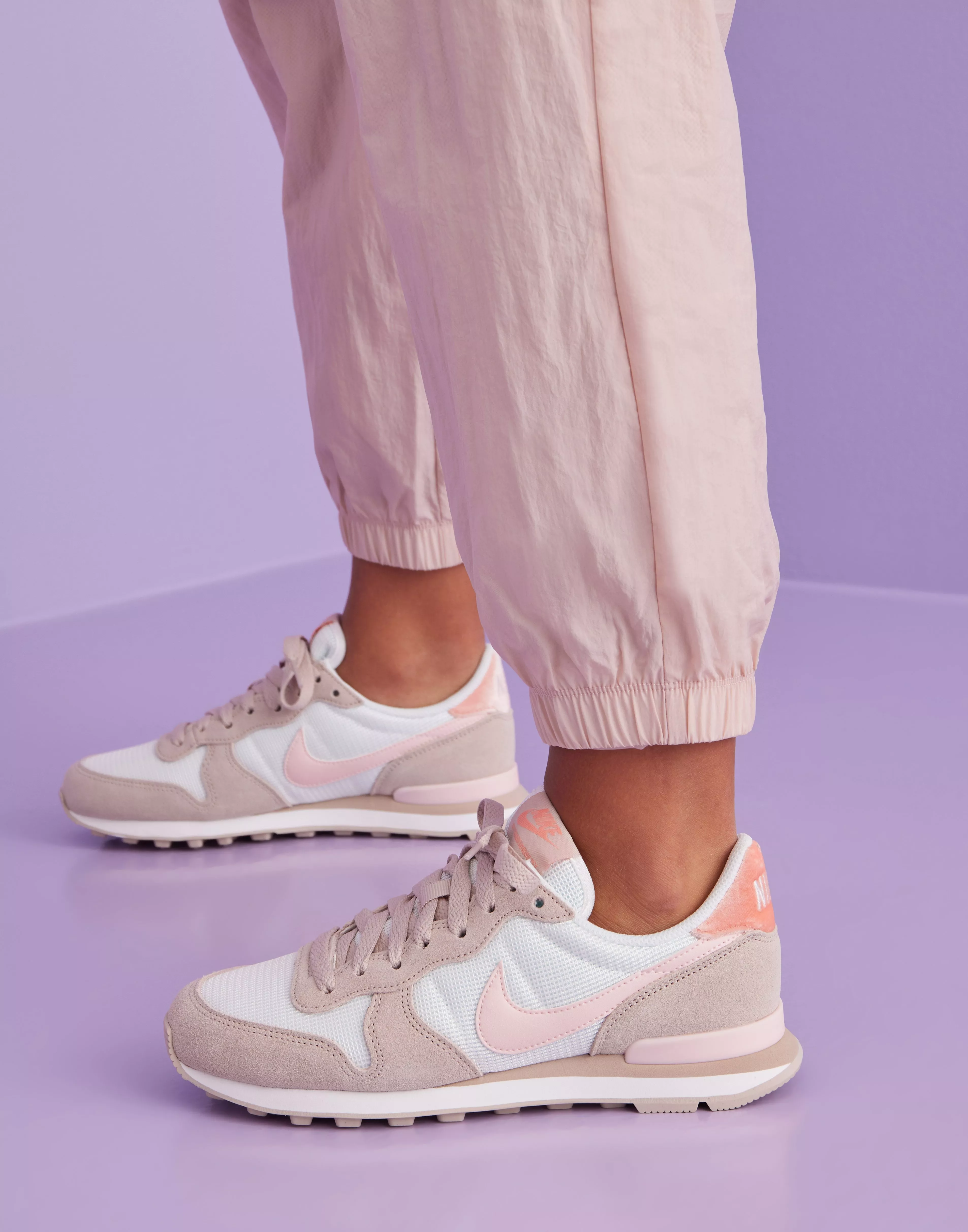 Nike internationalist shop in rosa