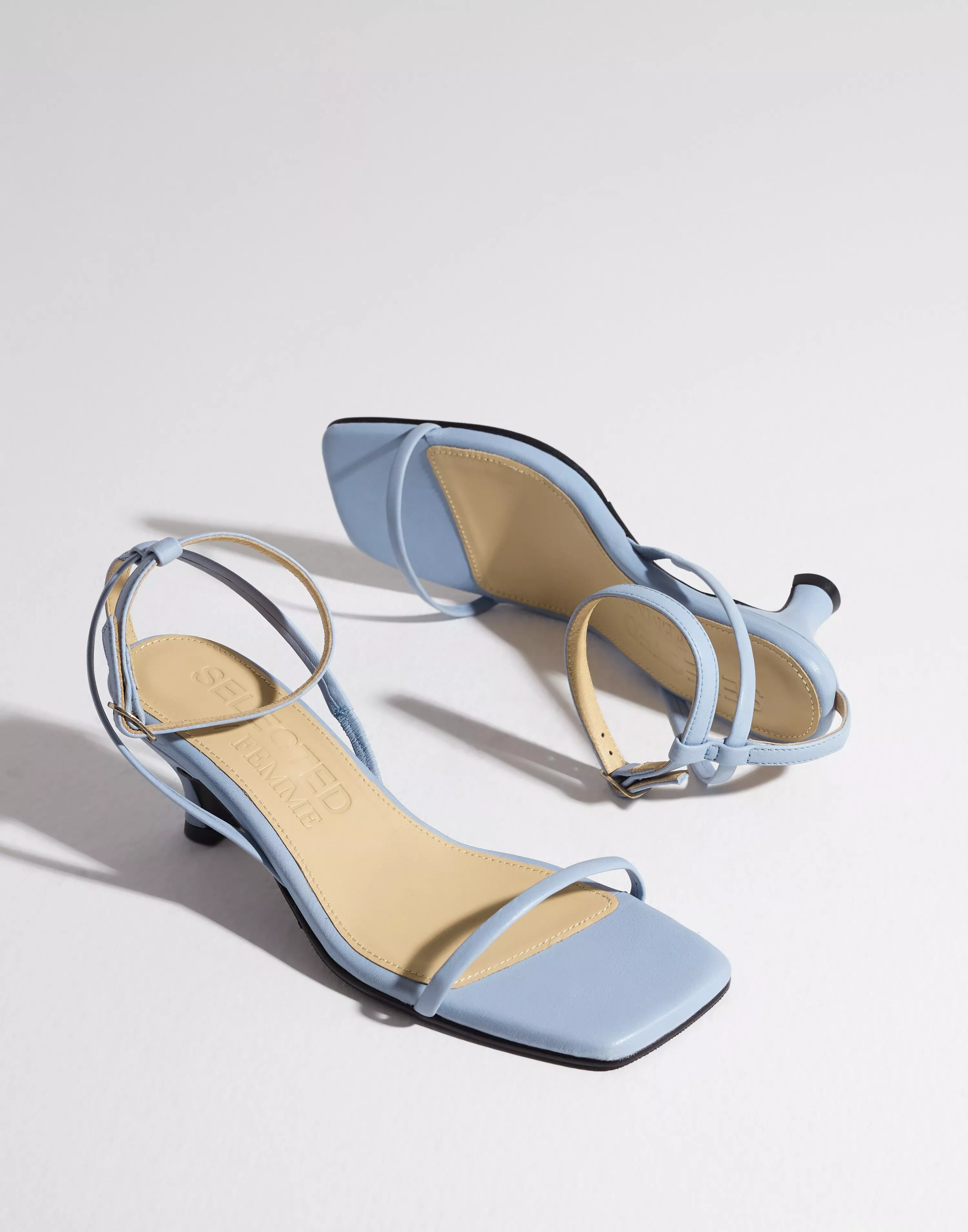 raket Patent Junction Køb Selected Femme SLFANN STRAPPY SANDAL B - Blue Bell | Nelly.com