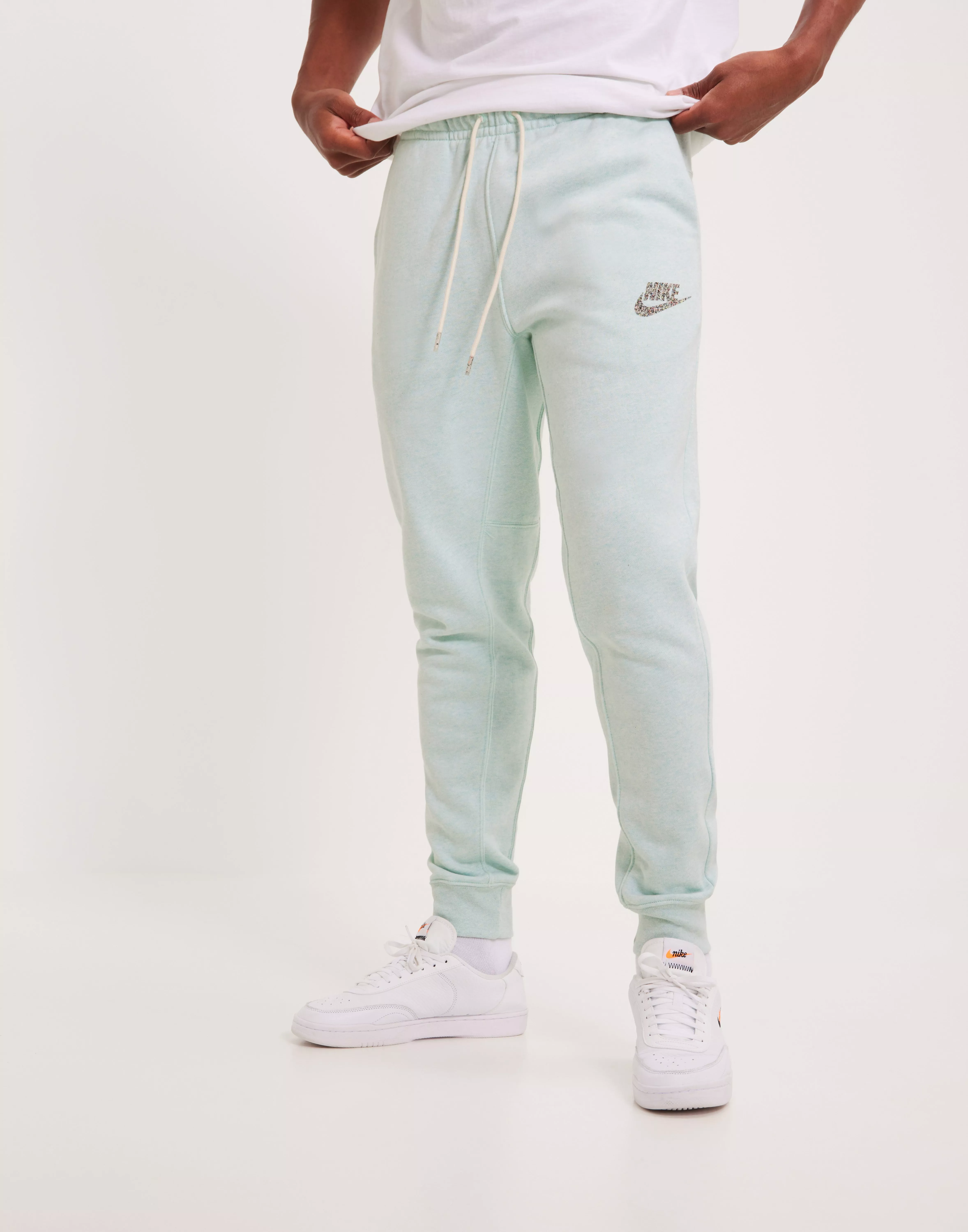 Nsw club fleece discount jogger pistachio frost white