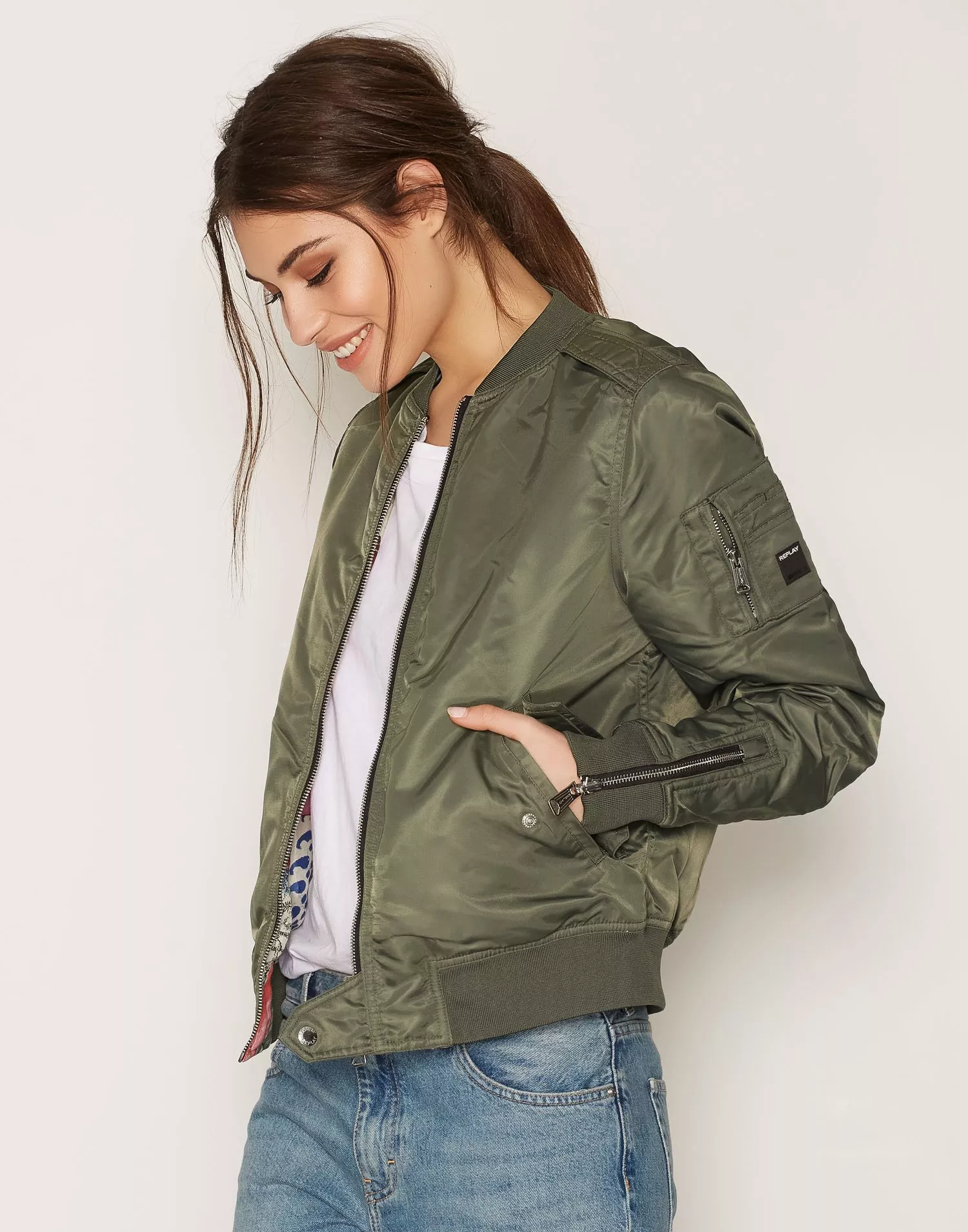 Buy Replay W7335 000 82504 Jacket - Army Green | Übergangsjacken