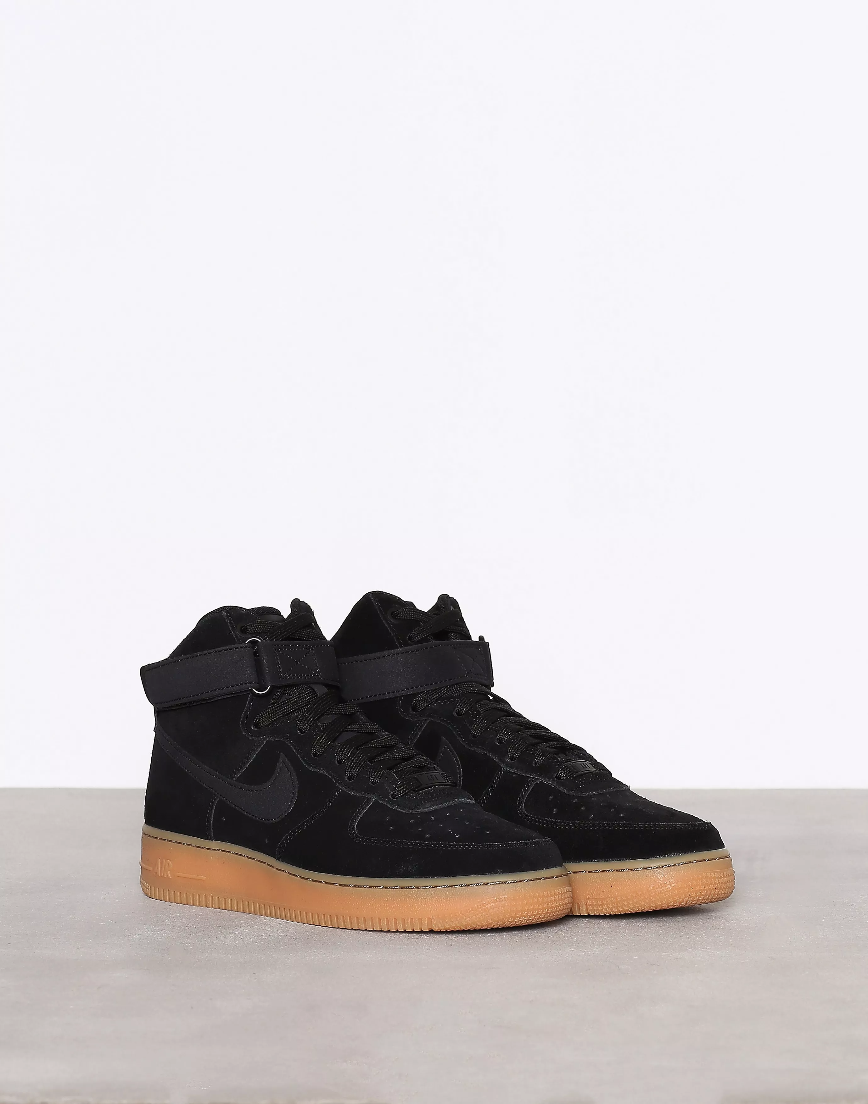 Nike air force on sale 1 mid black suede