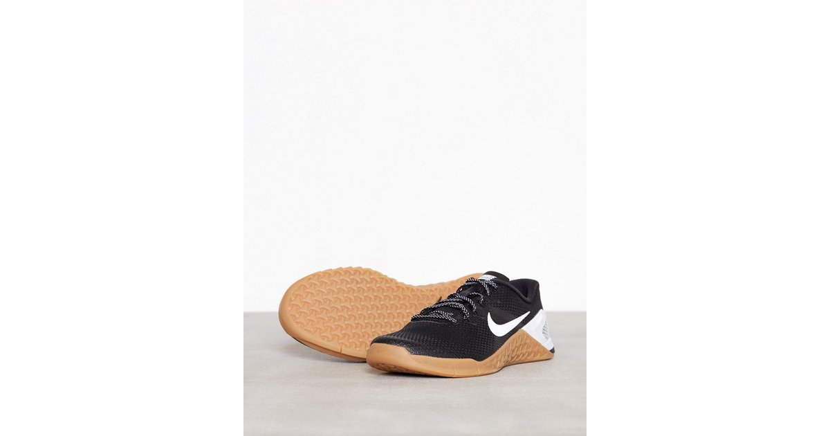 Nike metcon 4 black hot sale gum