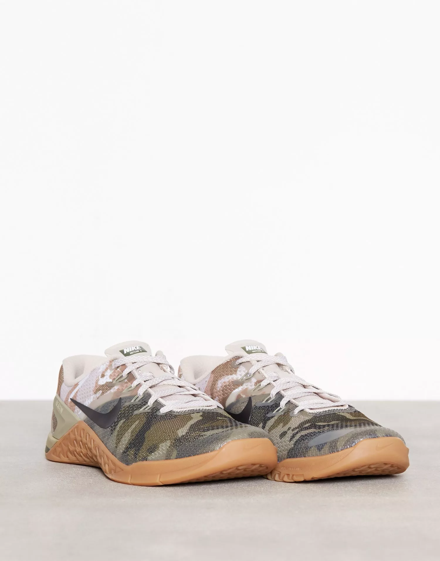 Nike metcon 4 camo hot sale white