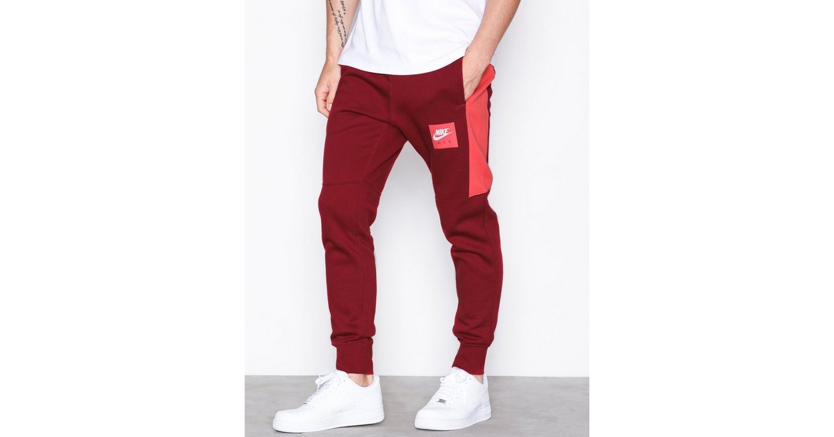 Jogging nike air rouge hotsell