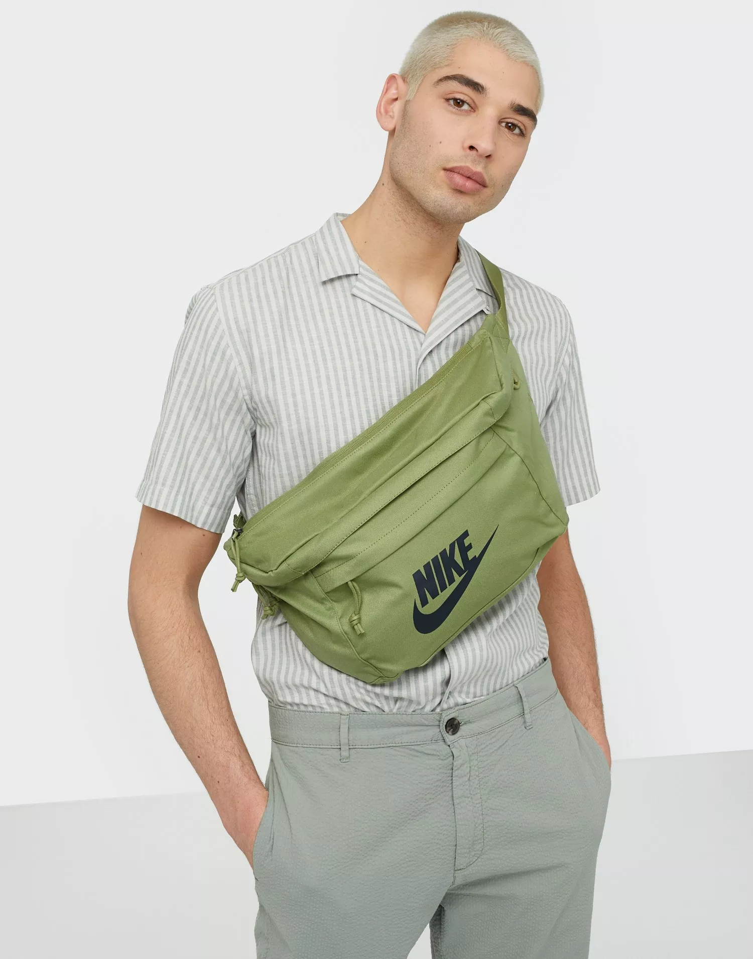 Nike tech outlet hip pack olive