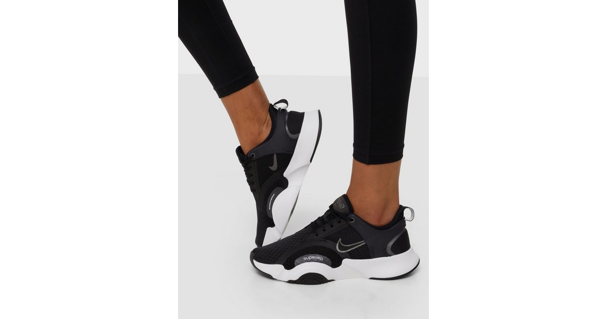 Womens black nike trainers hotsell sports direct