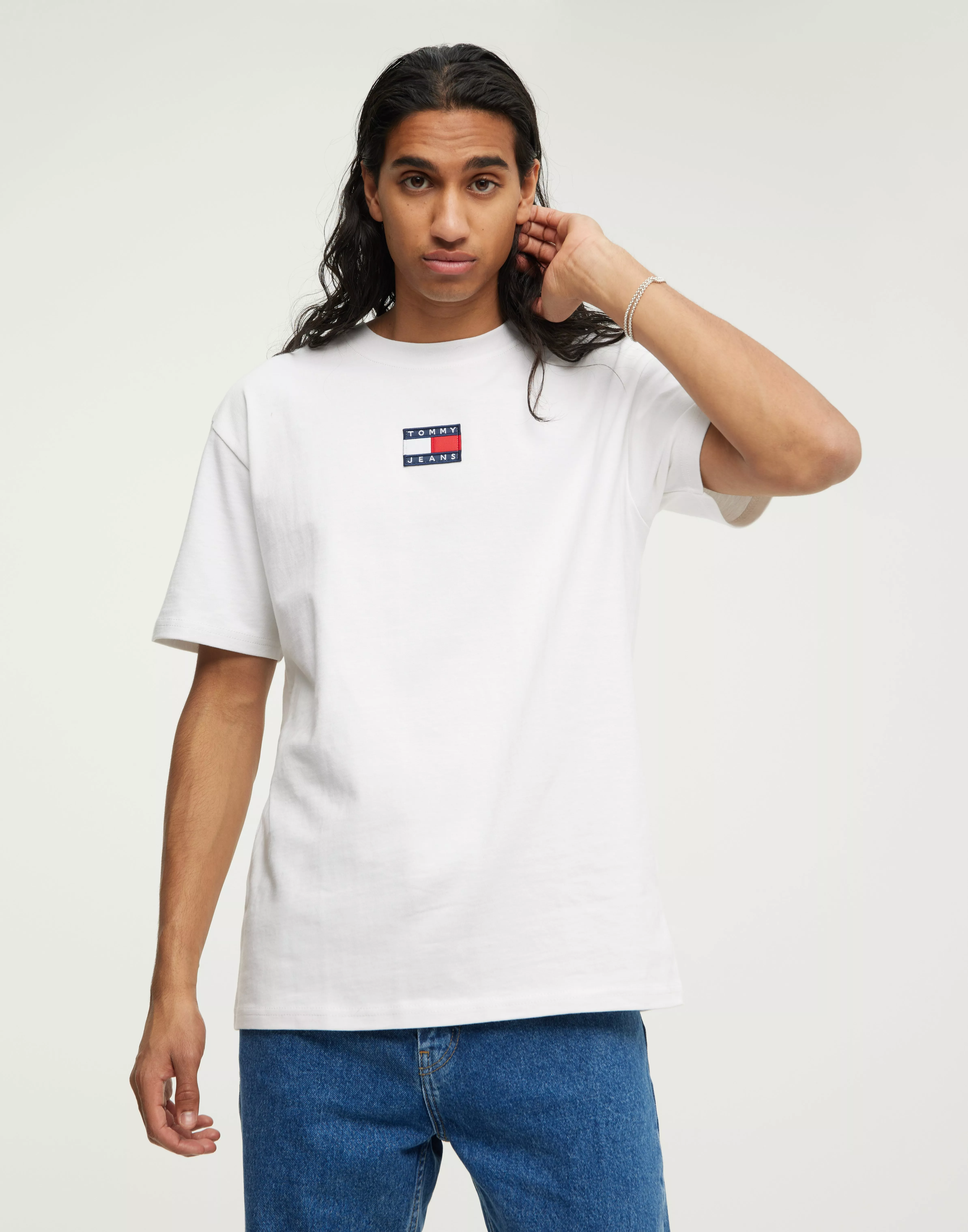 Buy Tommy Jeans TJM TOMMY BADGE TEE - White | NLYMAN