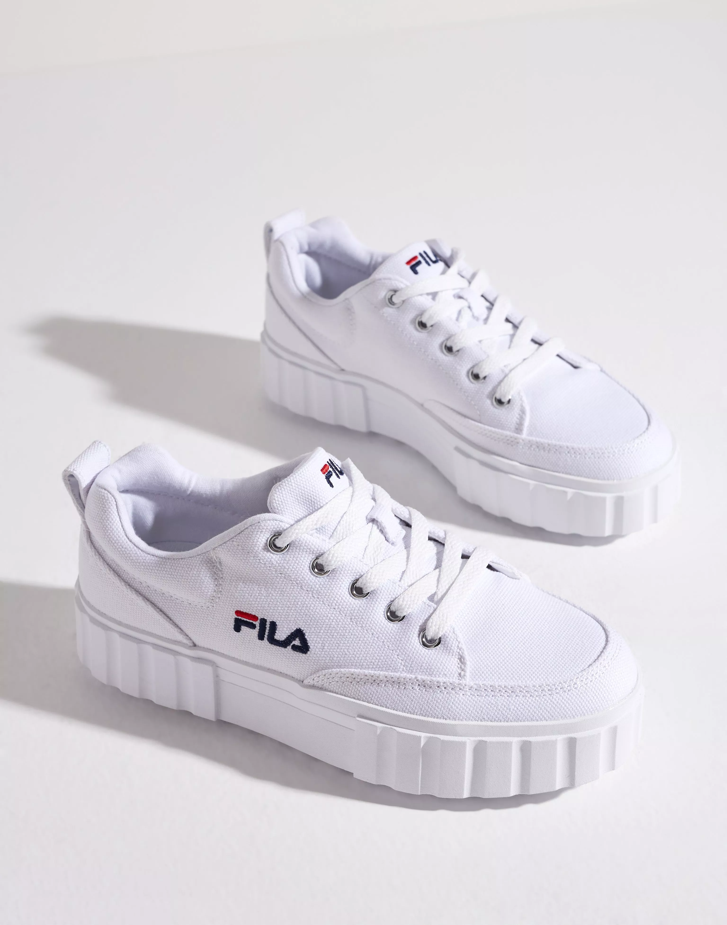 Fila deals low cut