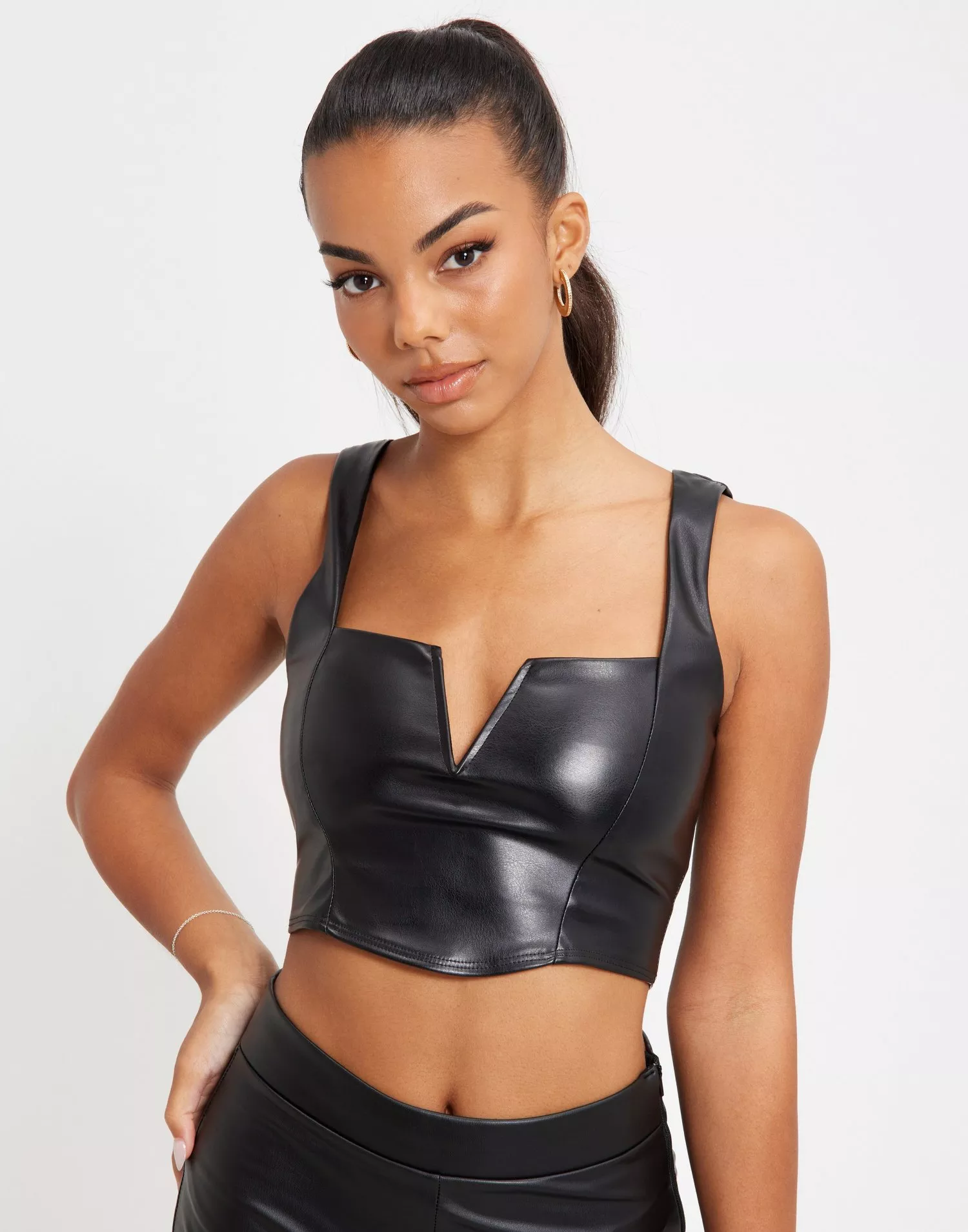 Peck æggelederne Blitz Buy Nelly Leather Look Wire Top - Black | Nelly.com