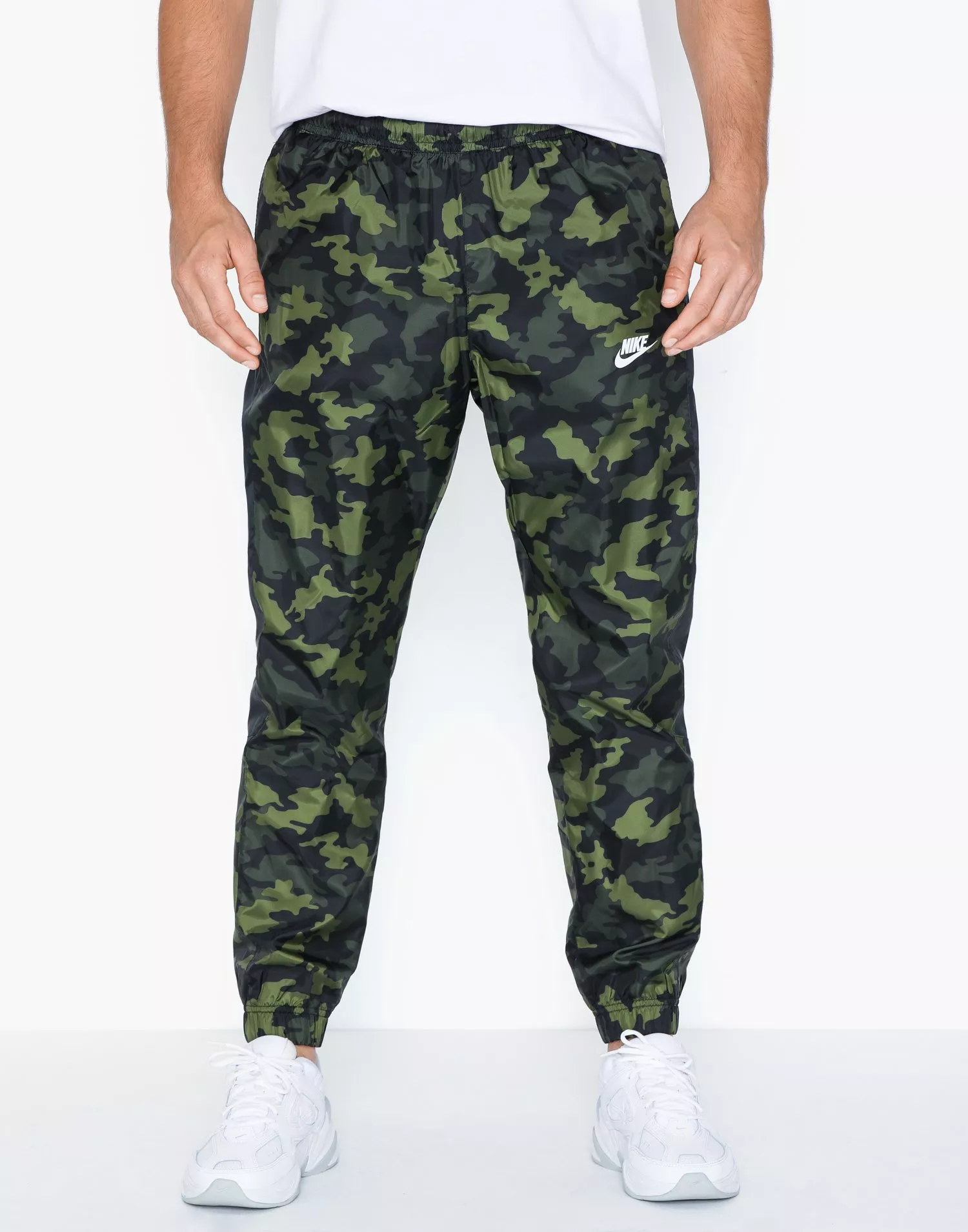 Nike camo outlet woven pants