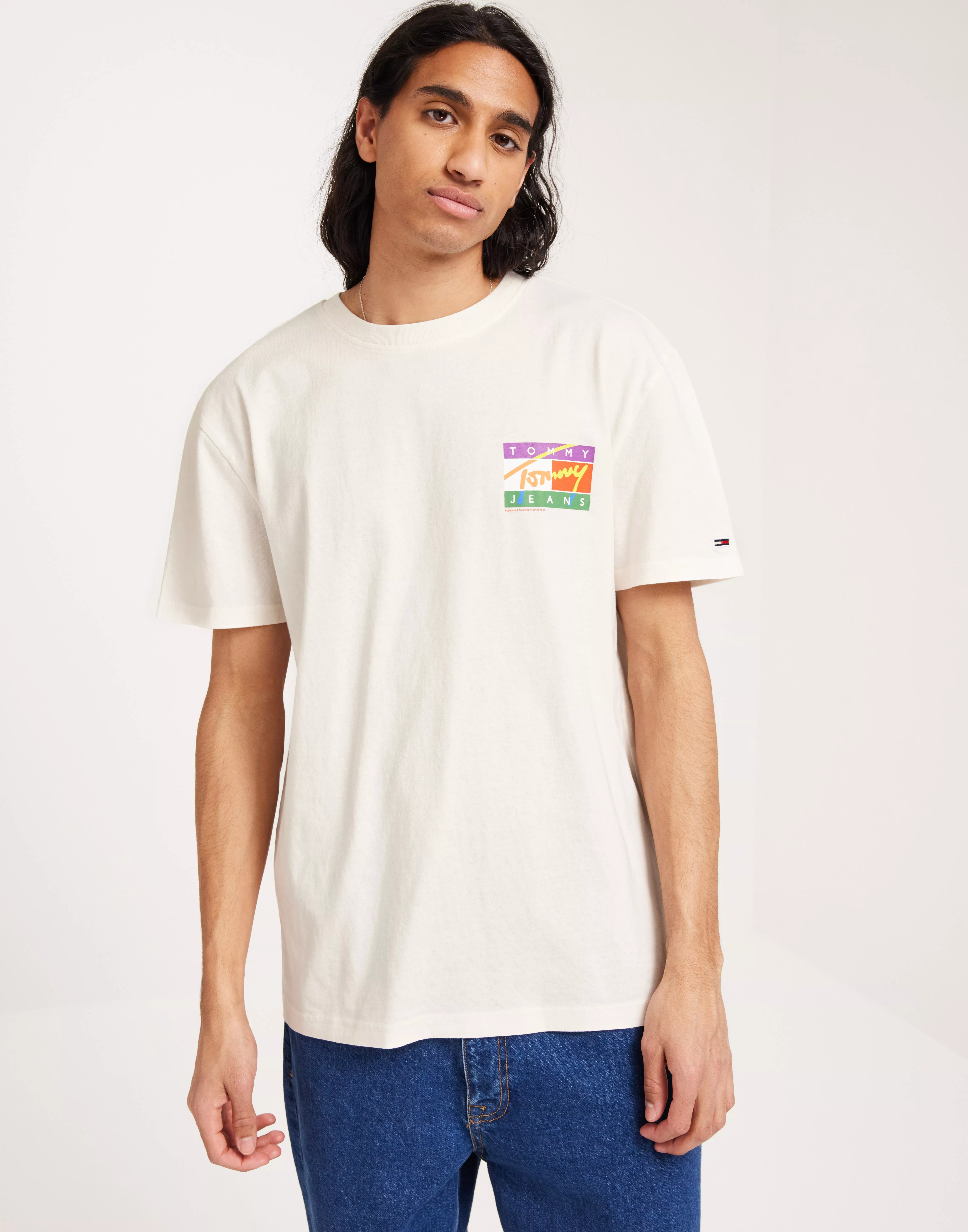 tommy jeans rainbow logo tee