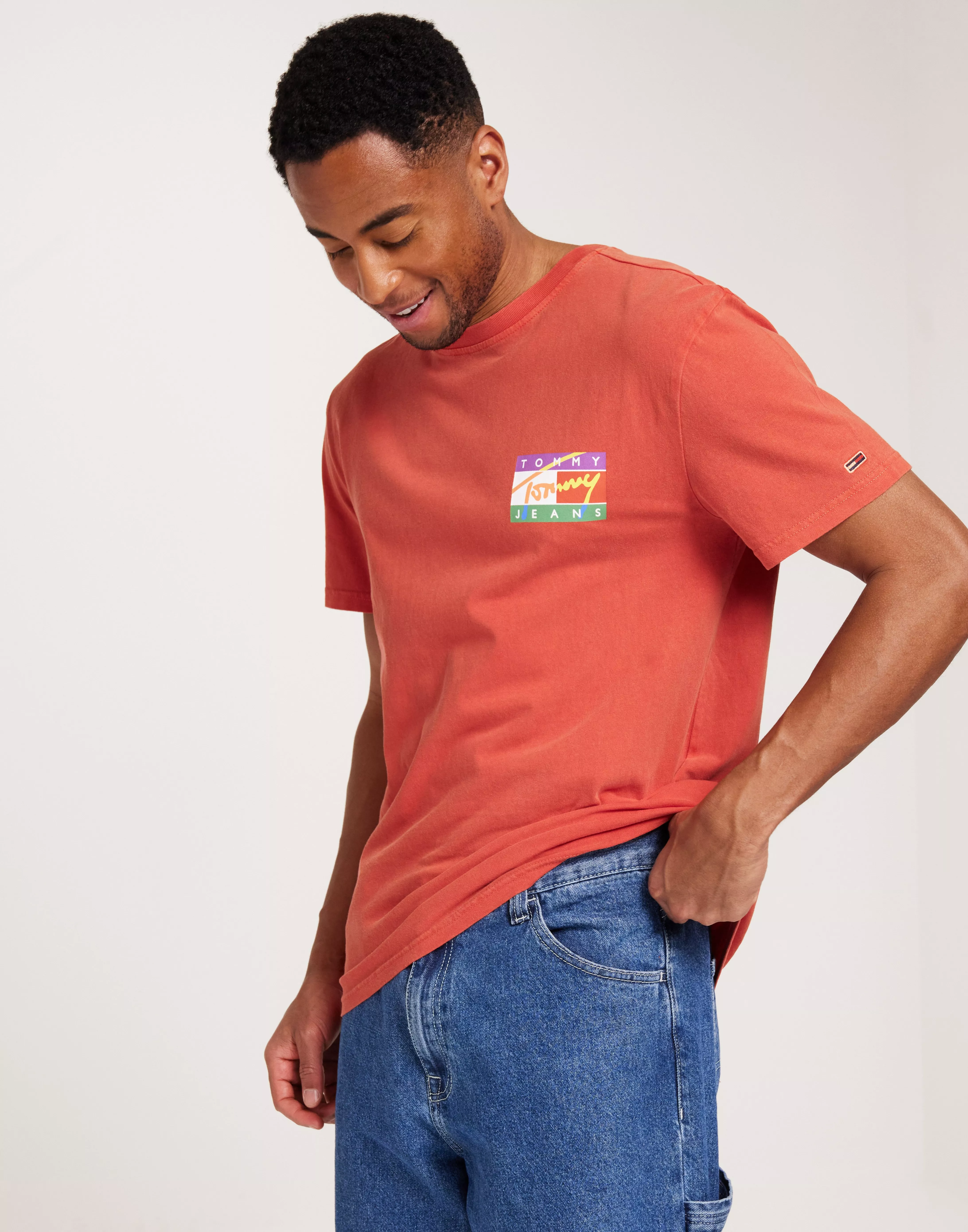 Buy Tommy Jeans TJM CLSC SIGNATURE POP FLAG TEE - Burnt Vermillion | NLYMAN