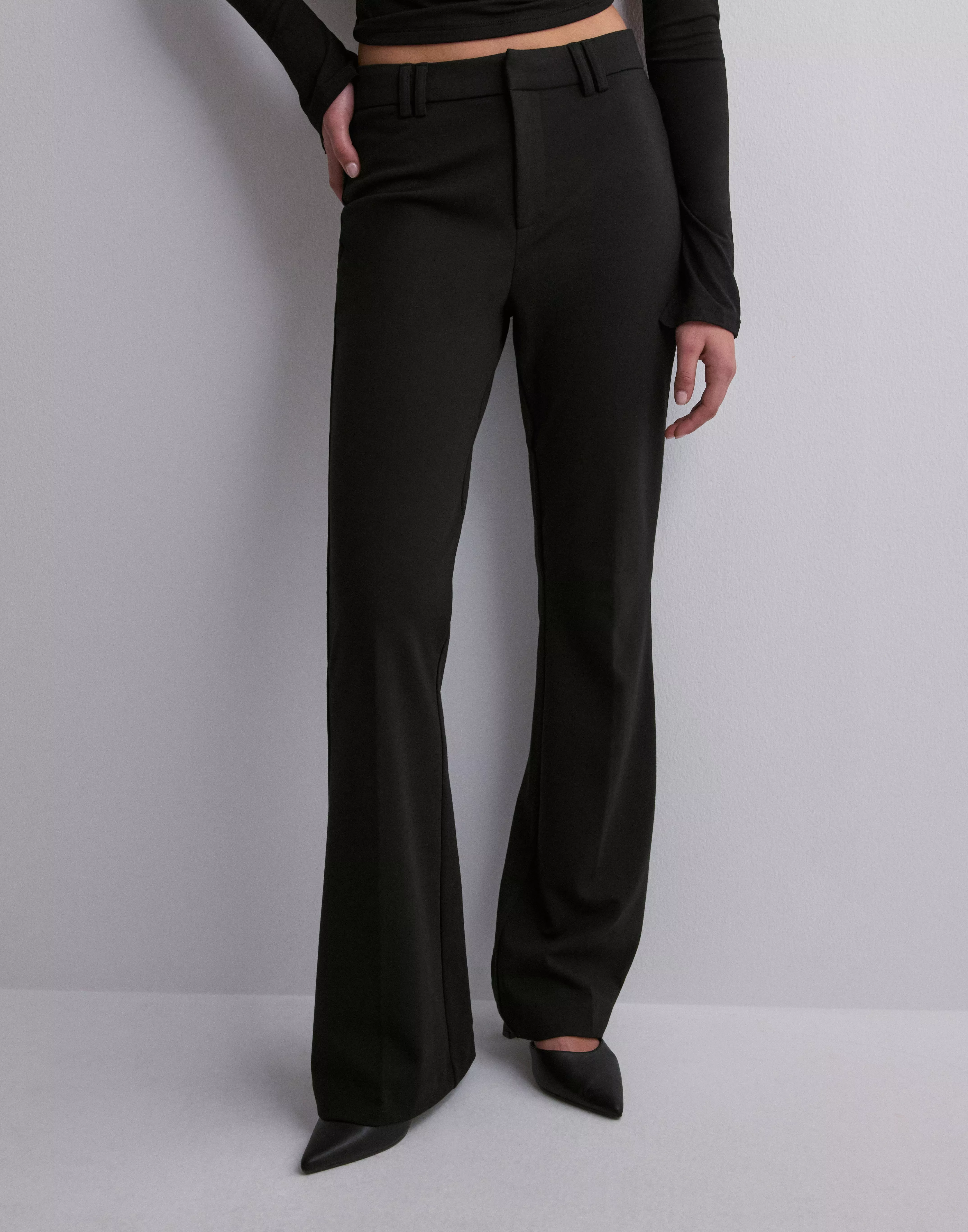 Köp Only ONLPEACH MW FLARED PANT TLR NOOS - Black | Nelly.com
