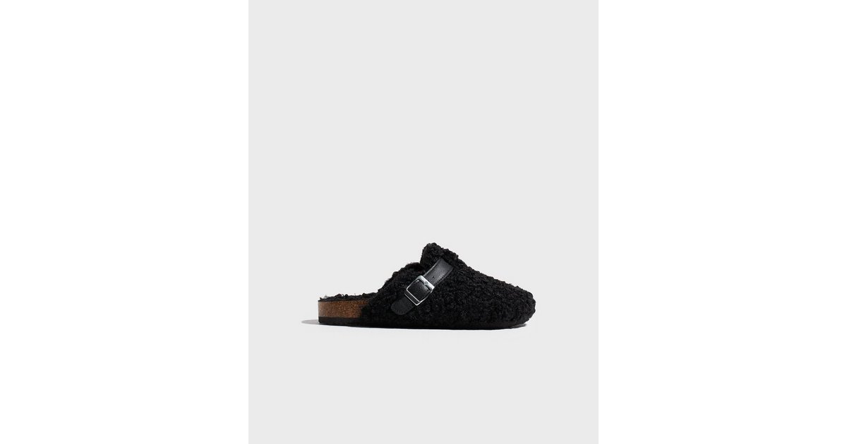 Köp Nelly Cosy Clog Slipper - Svart | Nelly.com