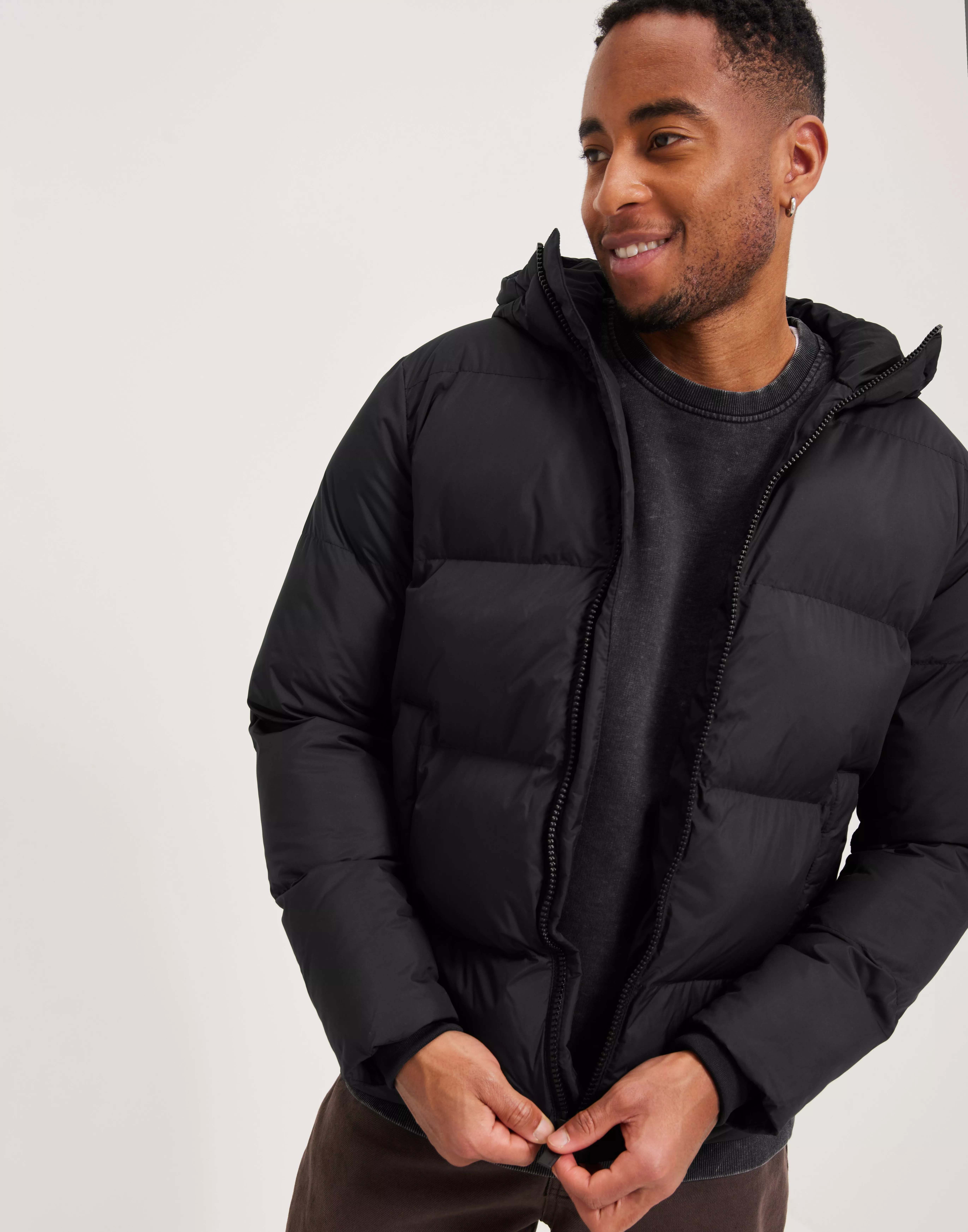 Black short outlet puffer jacket