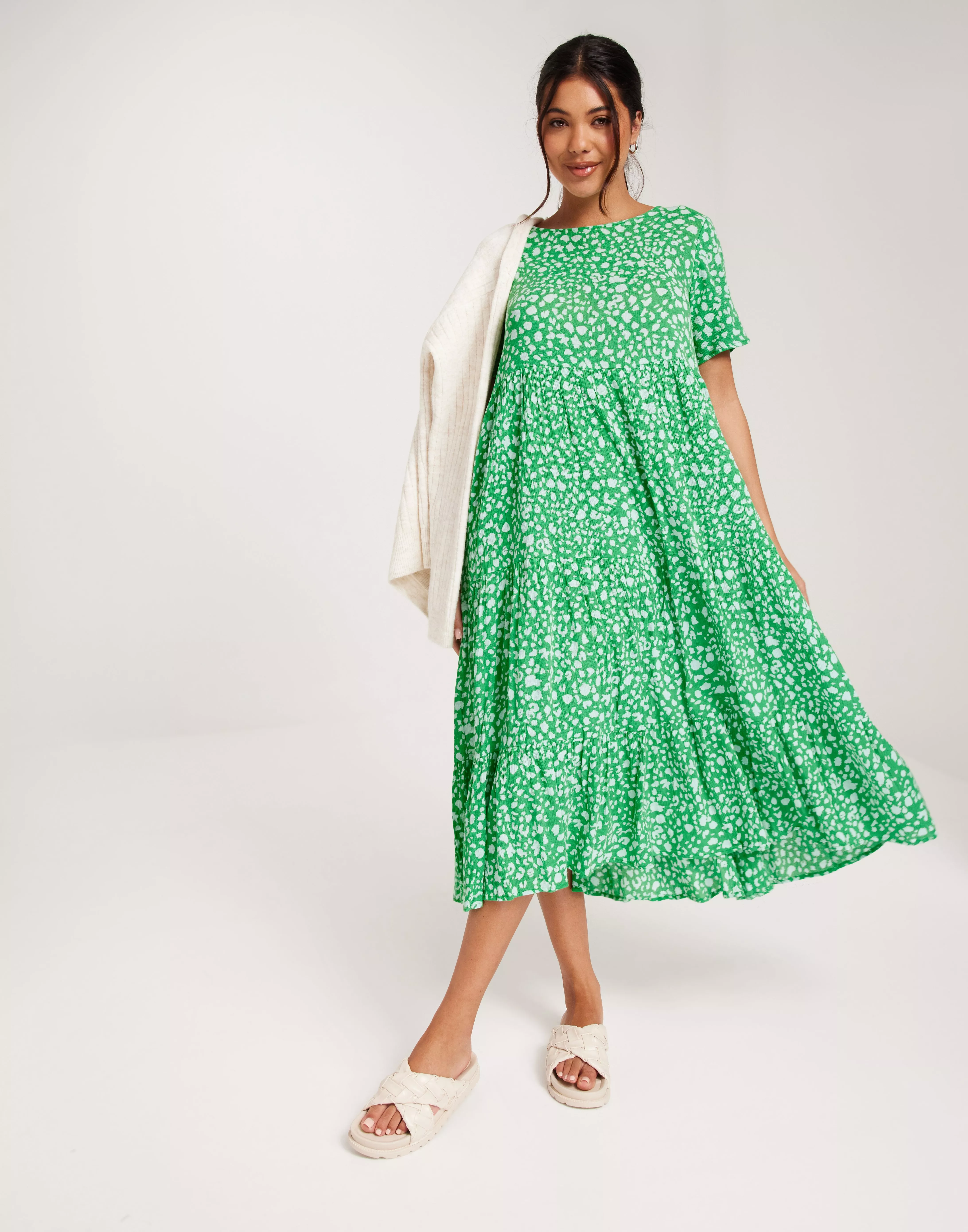 Green WVN DRESS LIFE - Köp Pella ONLMAYA S/S Grafic Only Bee NOOS