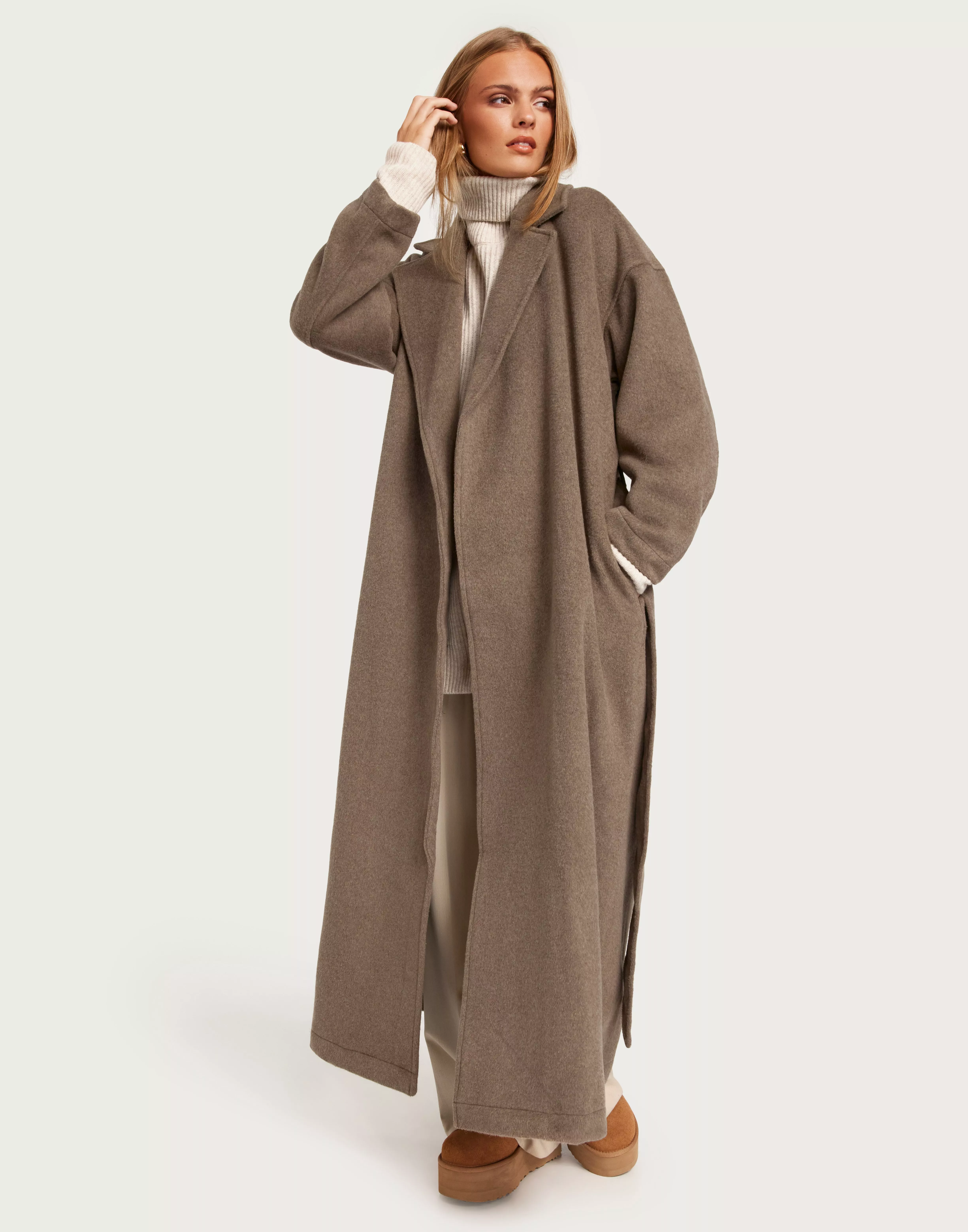 Oversized wool store coat