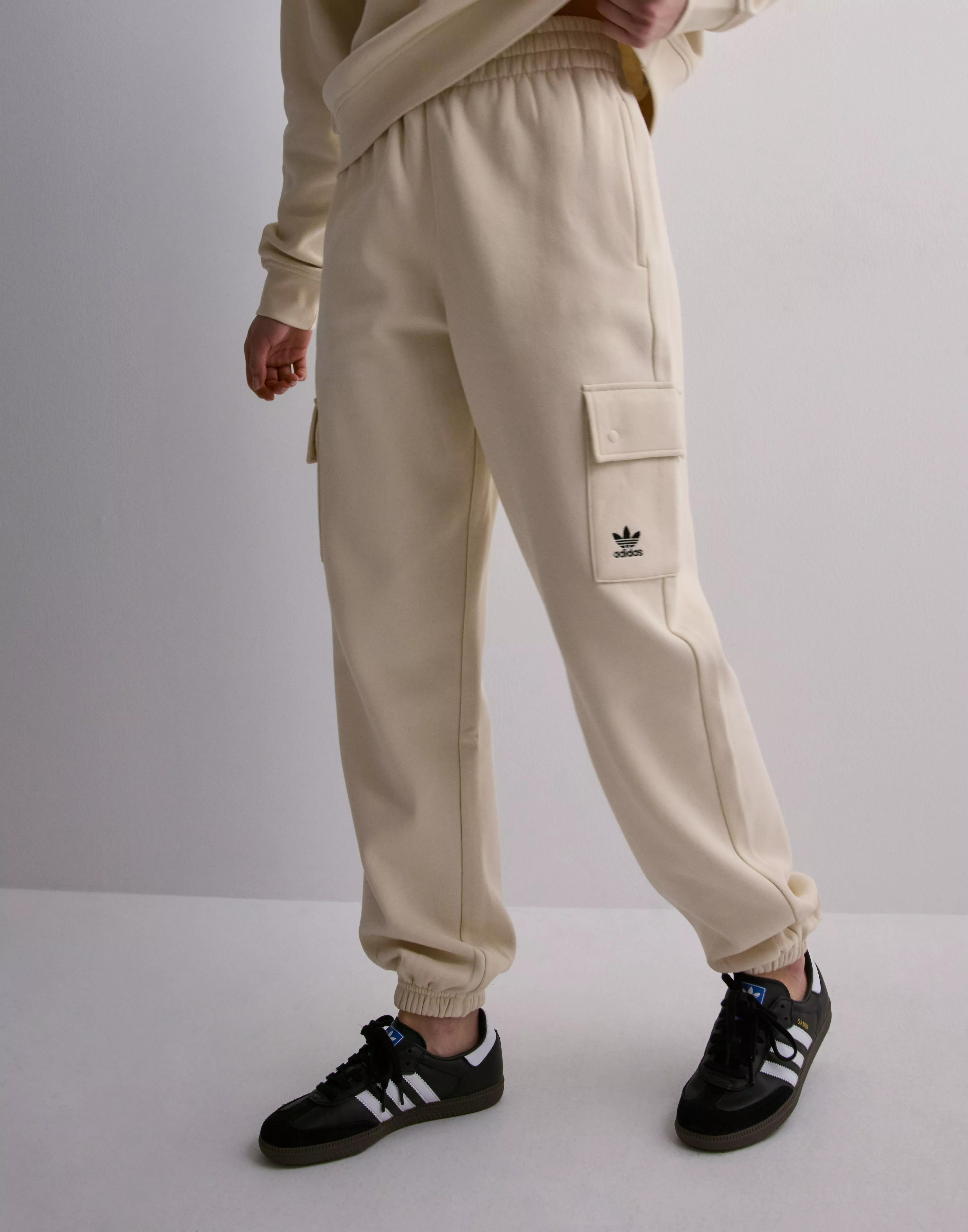 Adidas shop cargo sweatpants