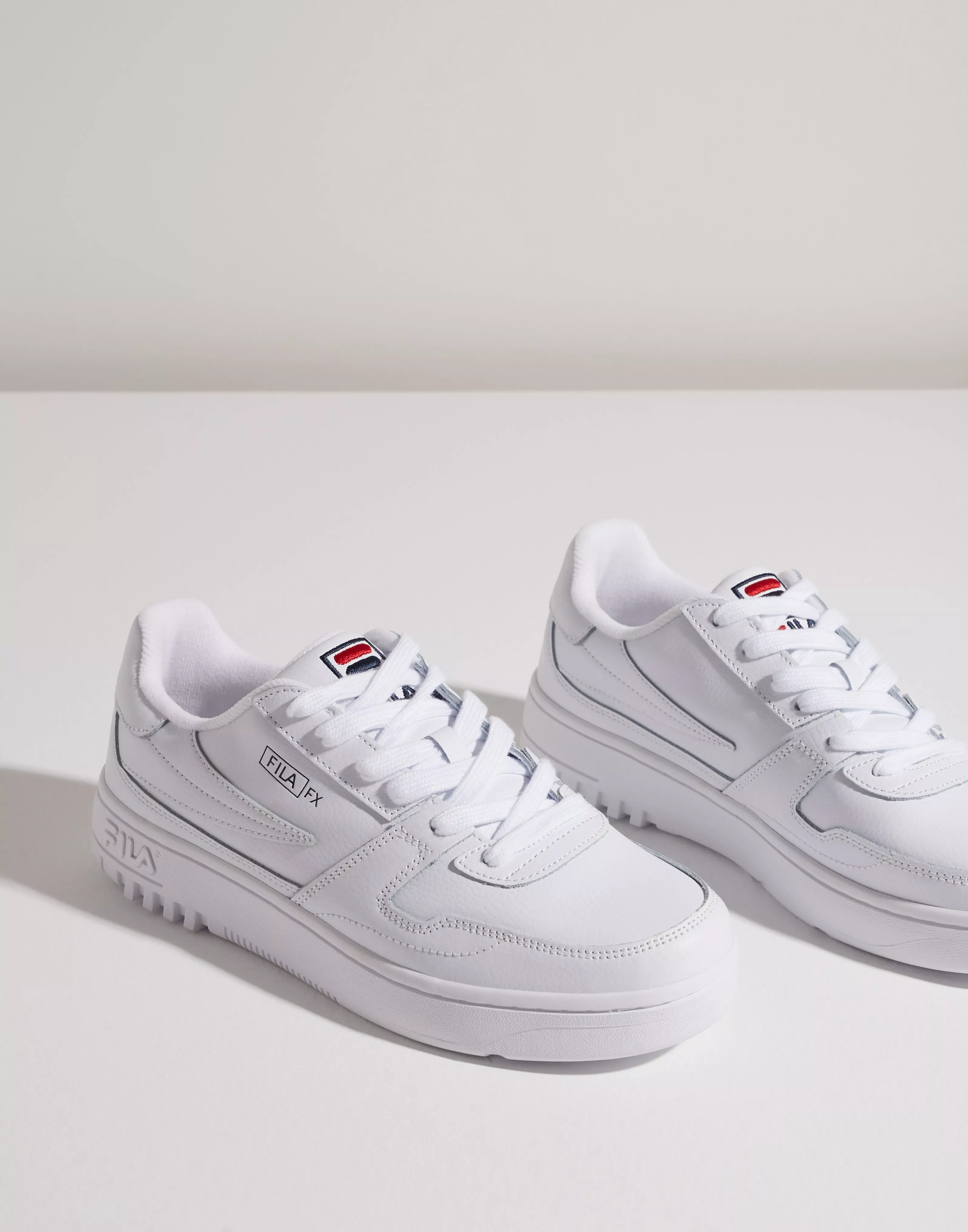 Fila low deals