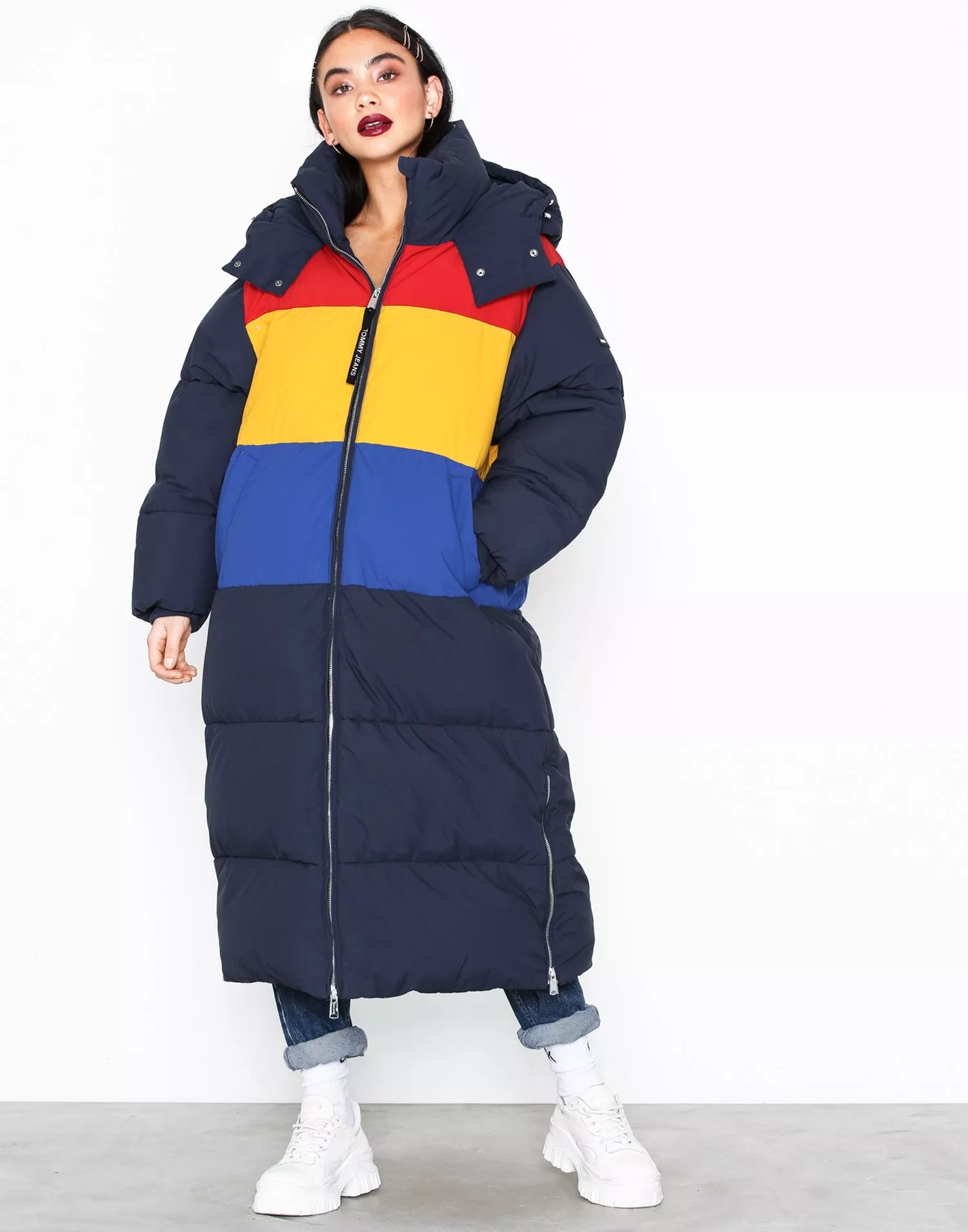 Tommy jeans oversized puffer hot sale jacket