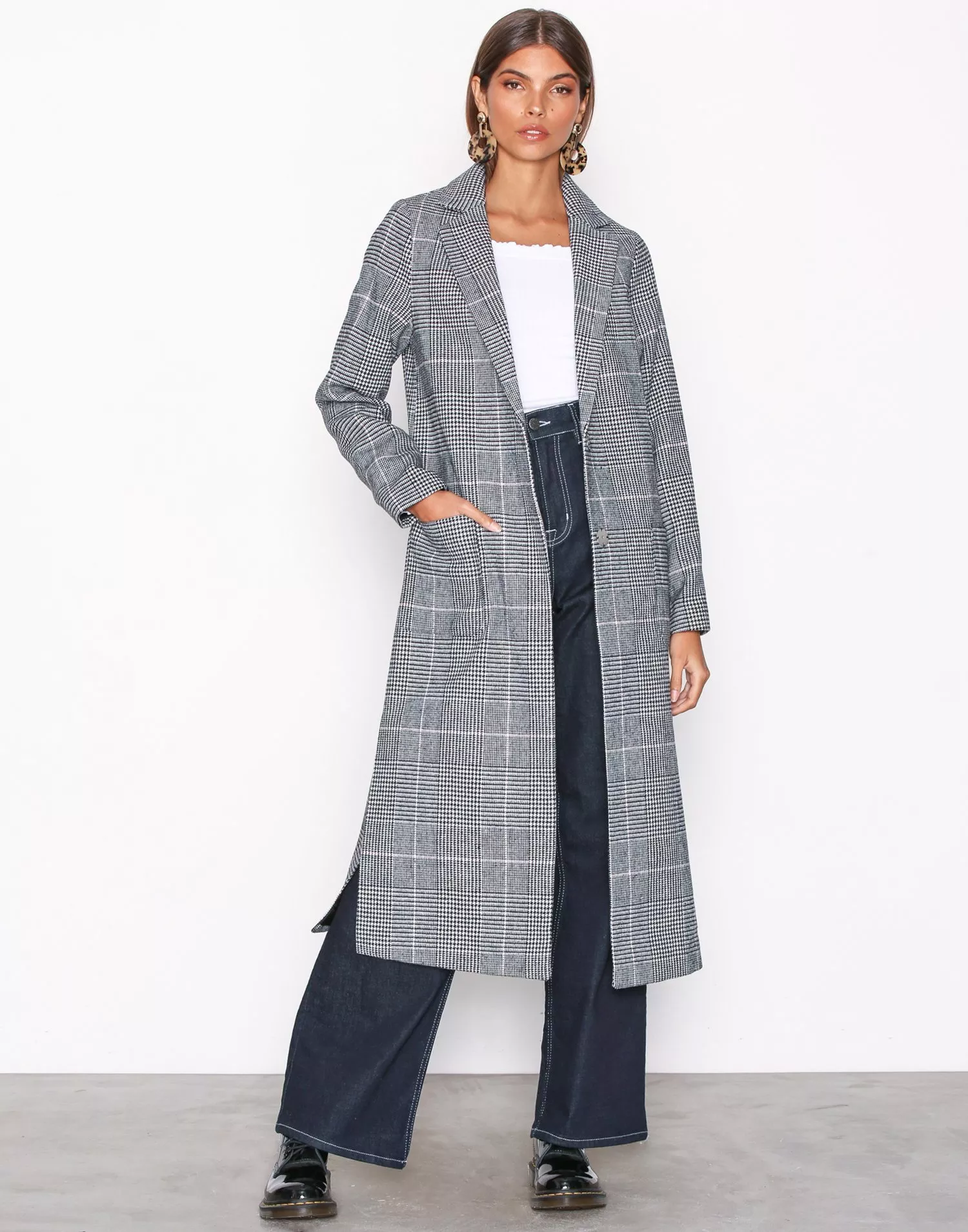 Maxi check outlet coat