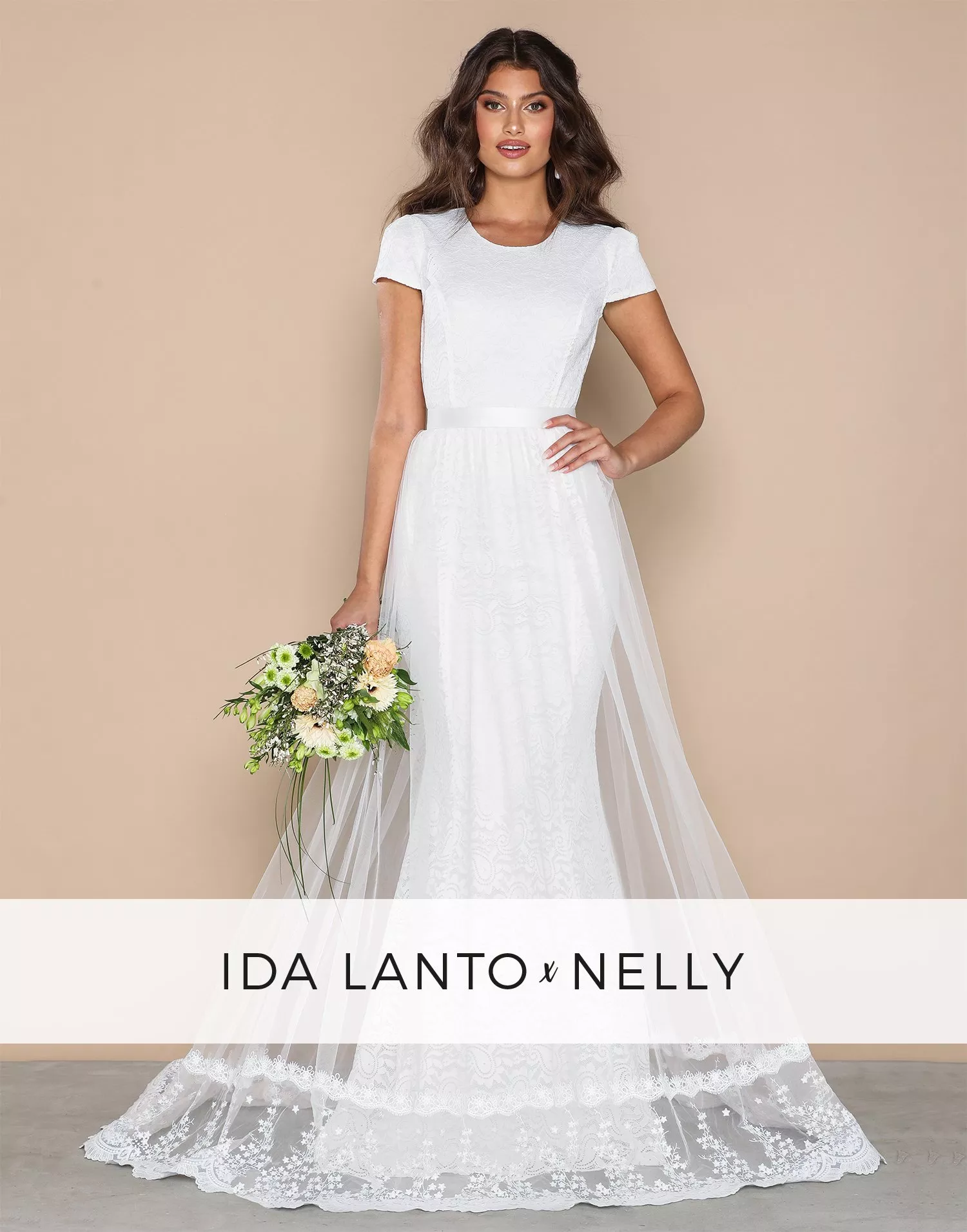 Cape aIDS ring Køb Nelly Arden Gown - Hvid | Nelly.com