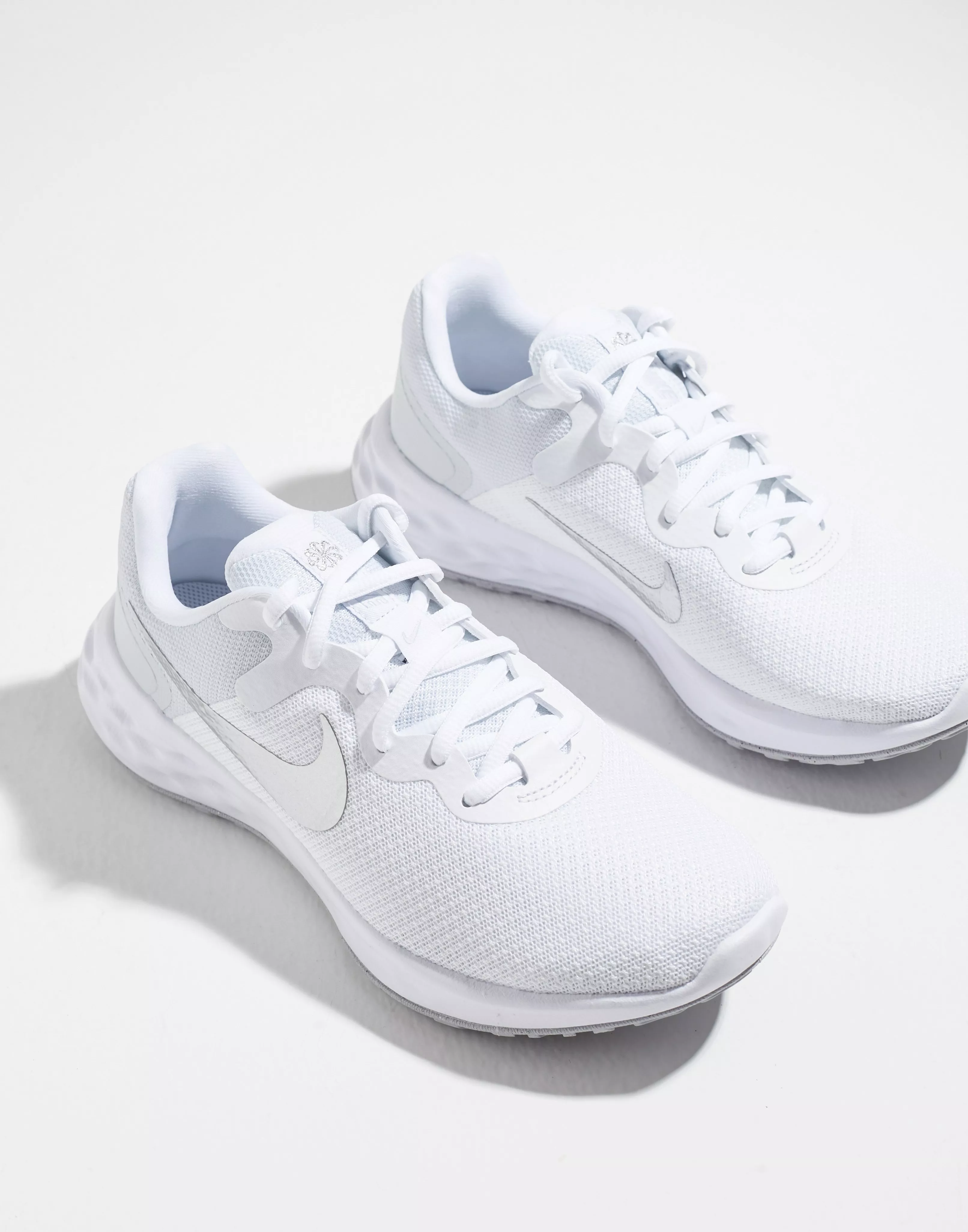 Nike best sale revolution white