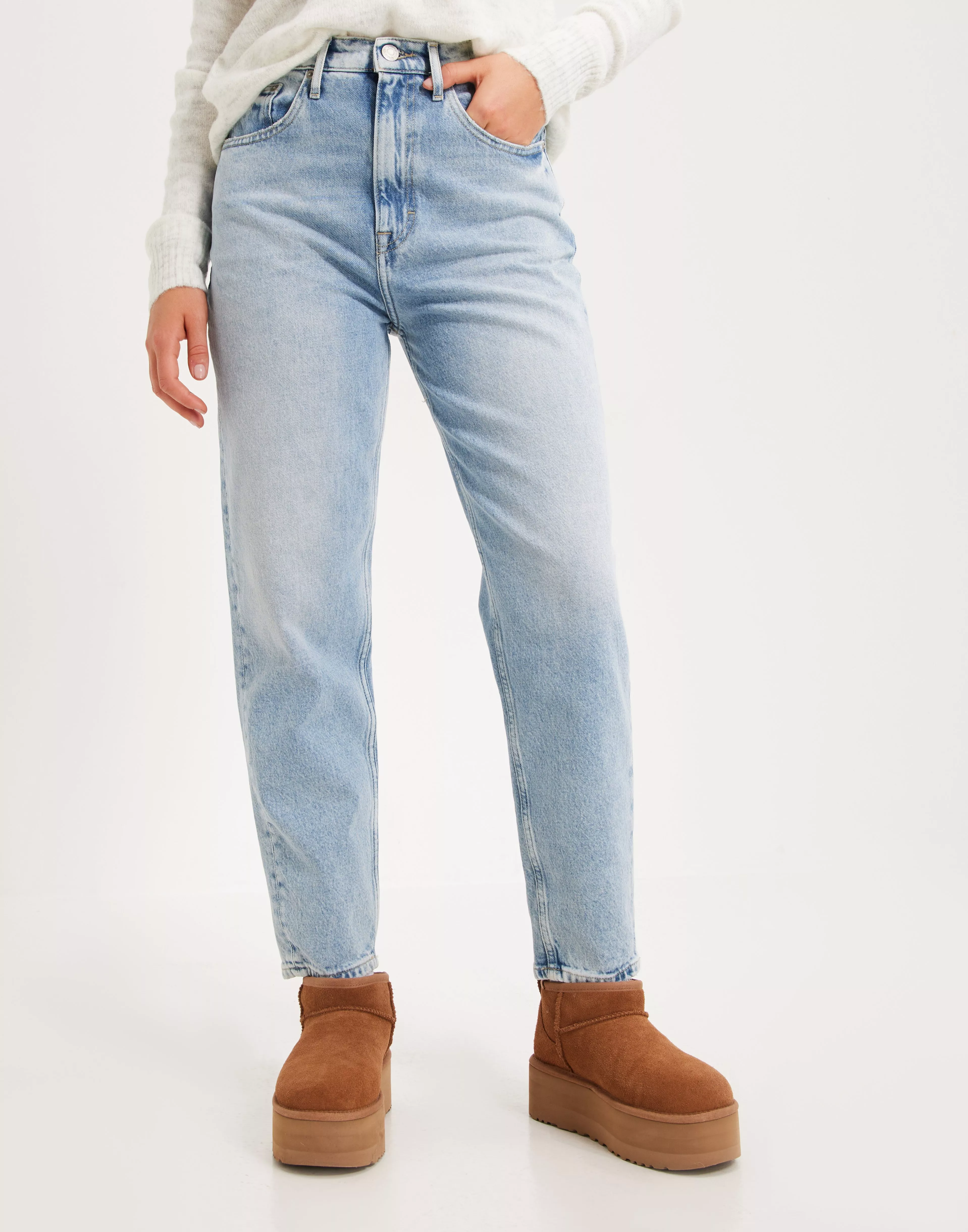 Tommy Jeans MOM UHR - Relaxed fit jeans - denim medium/blue denim