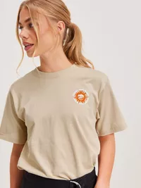 DOWNTOWN RELAXED GRAPHIC TEE