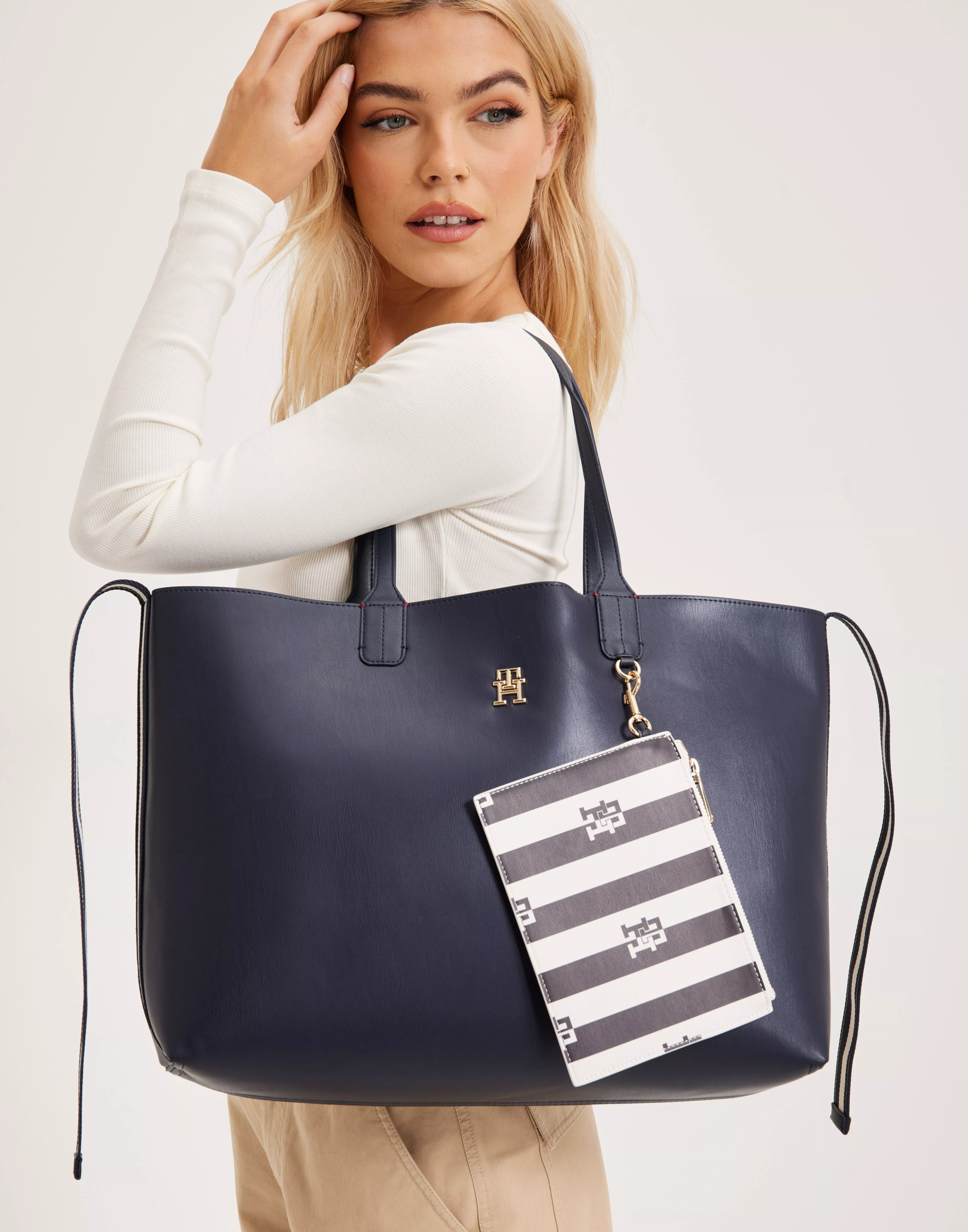 Iconic tommy outlet tote