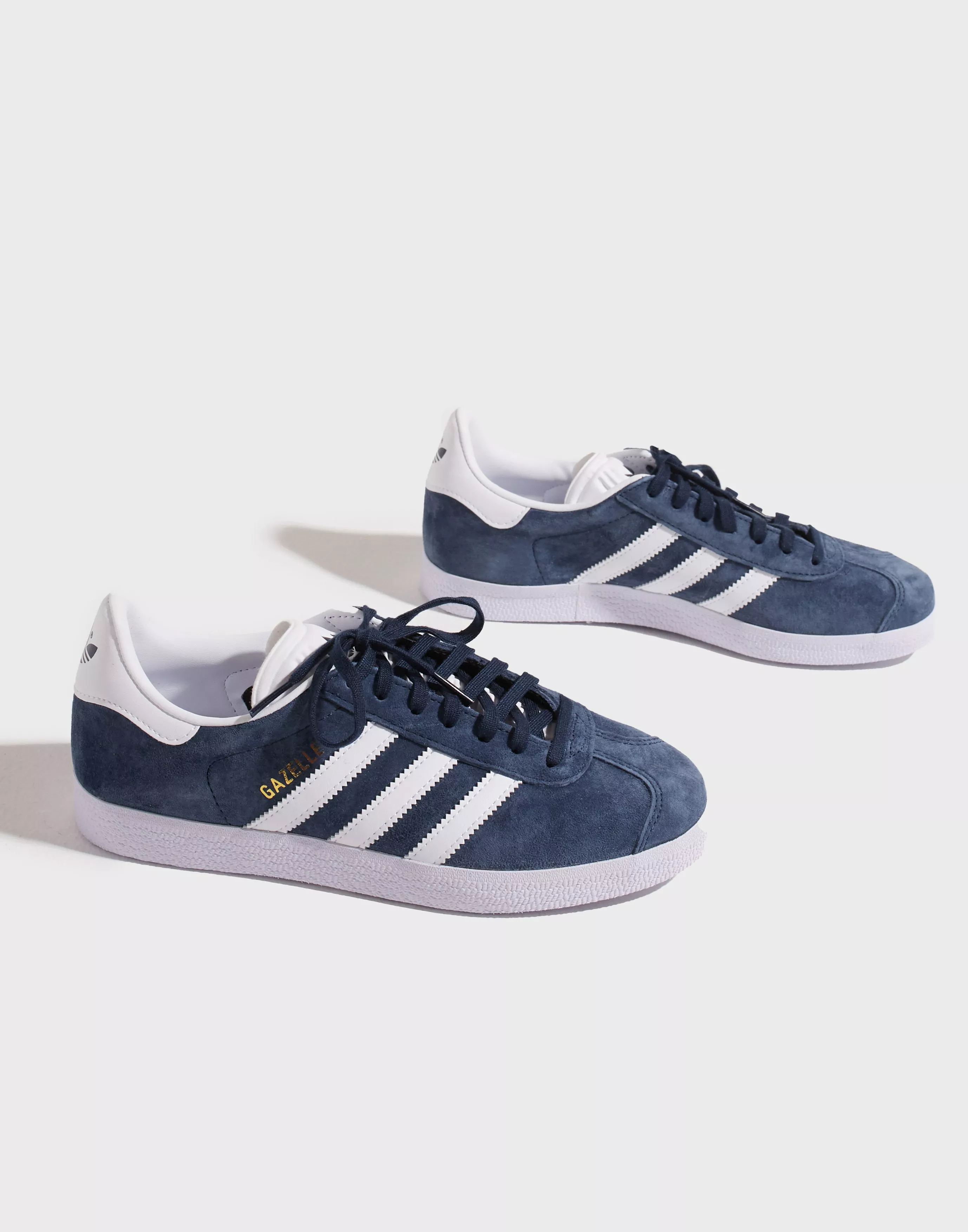 Adidas gazelle deals trace blue