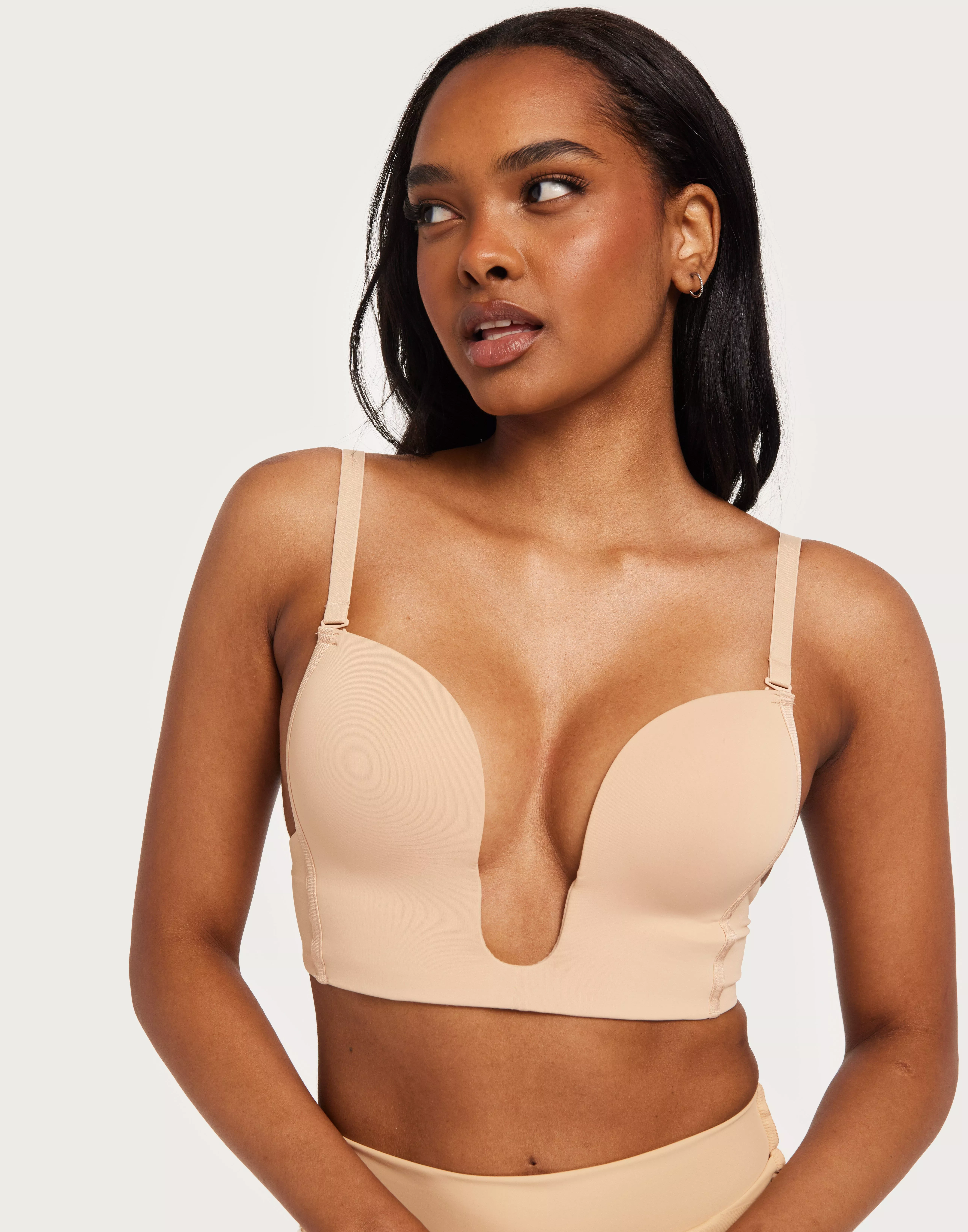 What is a plunge bra?