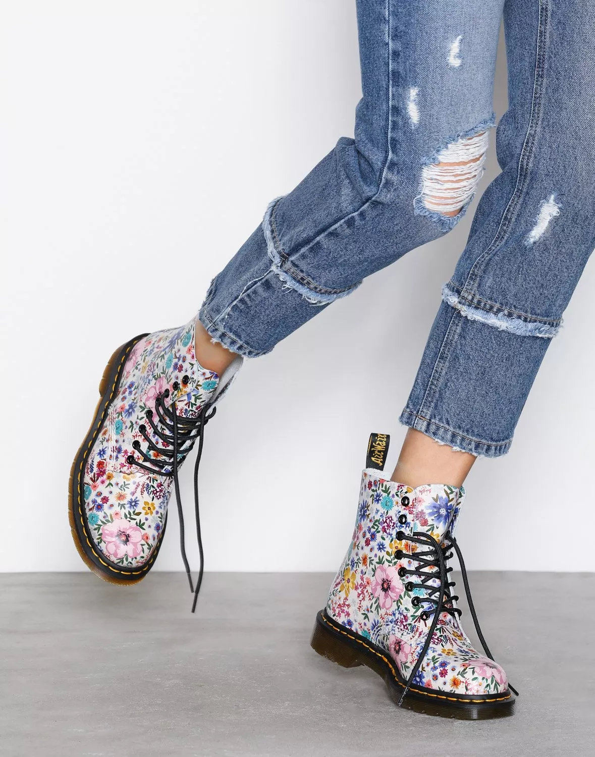 Dr. martens 1460 outlet pascal wanderlust in bone