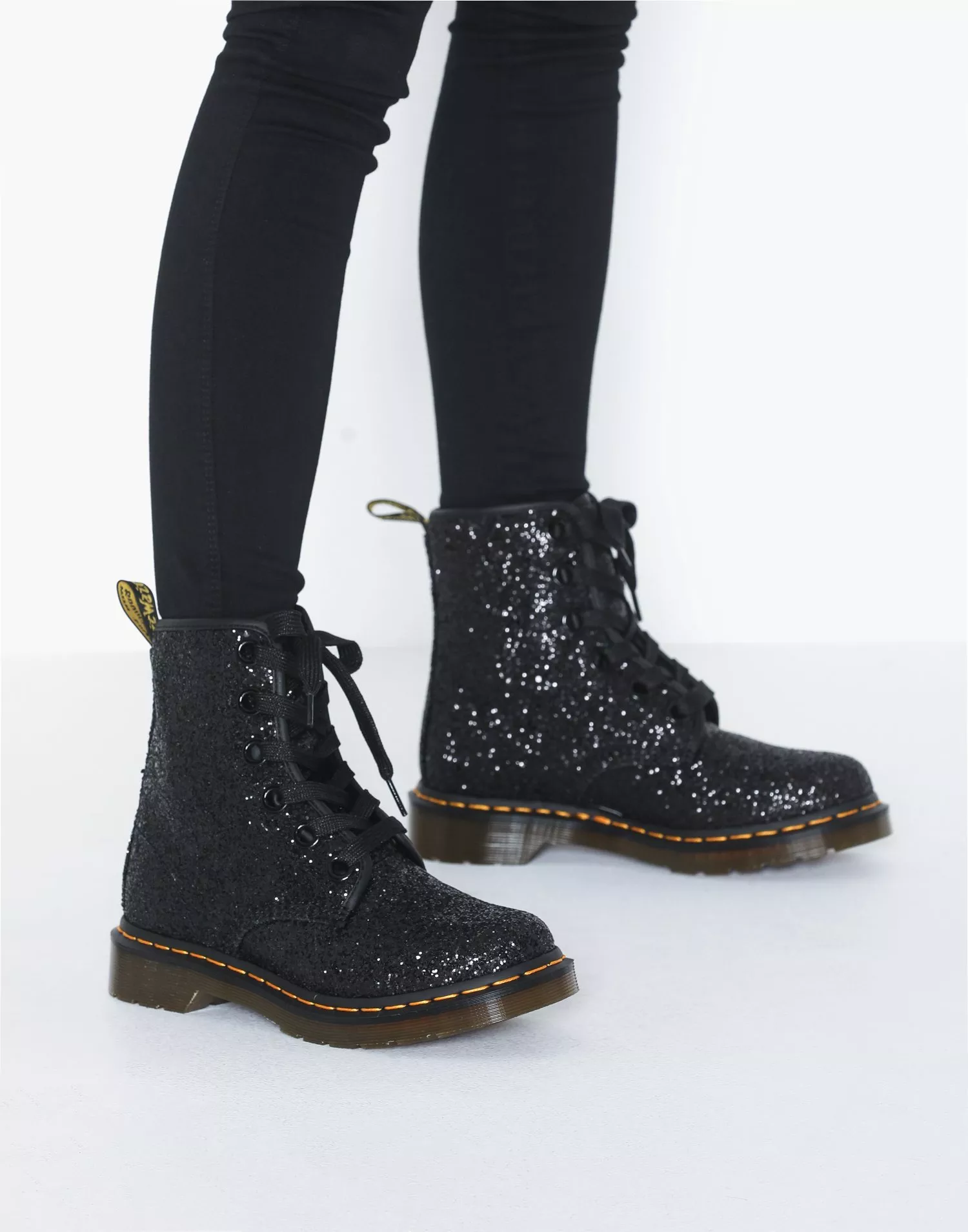 Dr martens hot sale farrah black