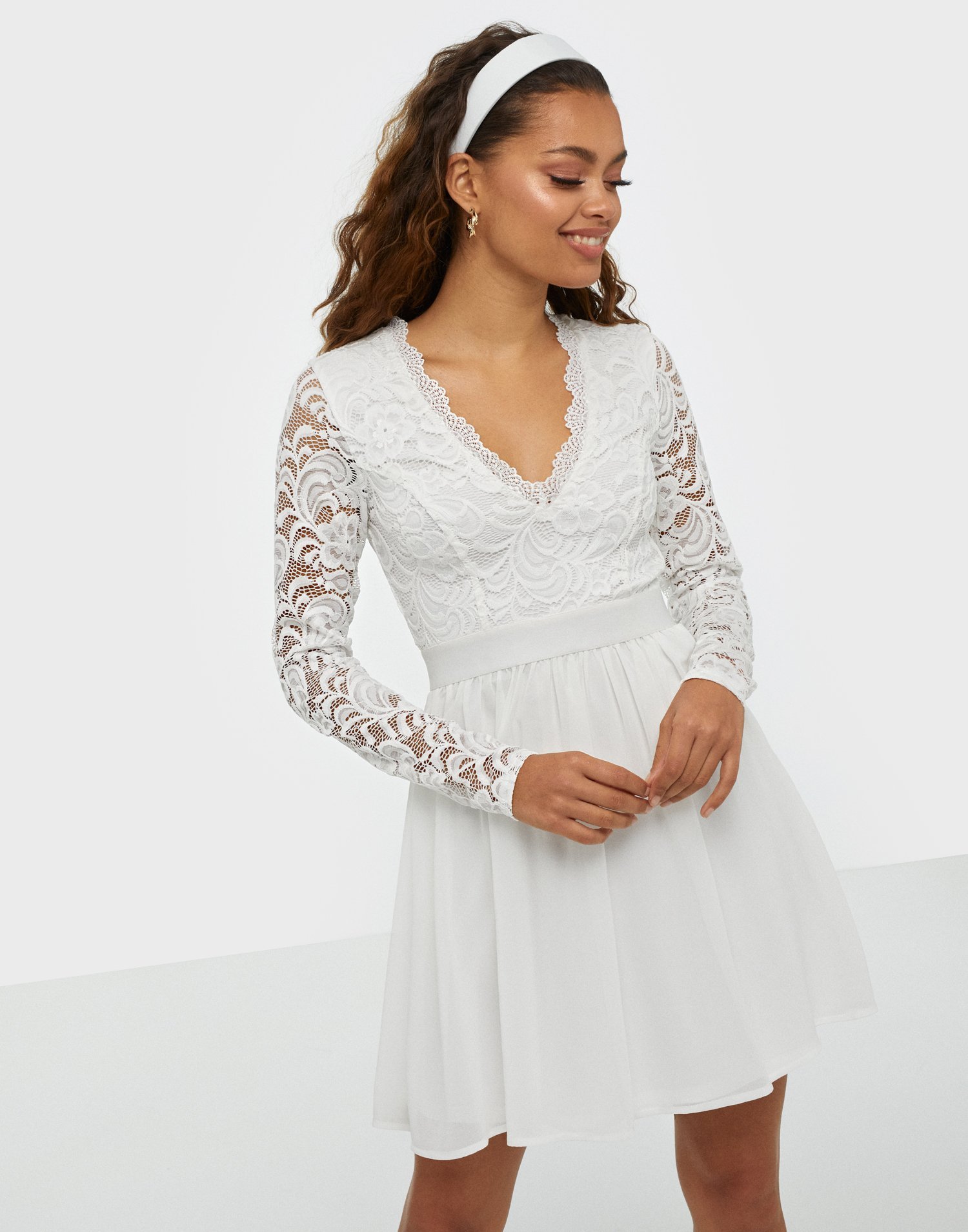 Scalloped Lace Prom Dress