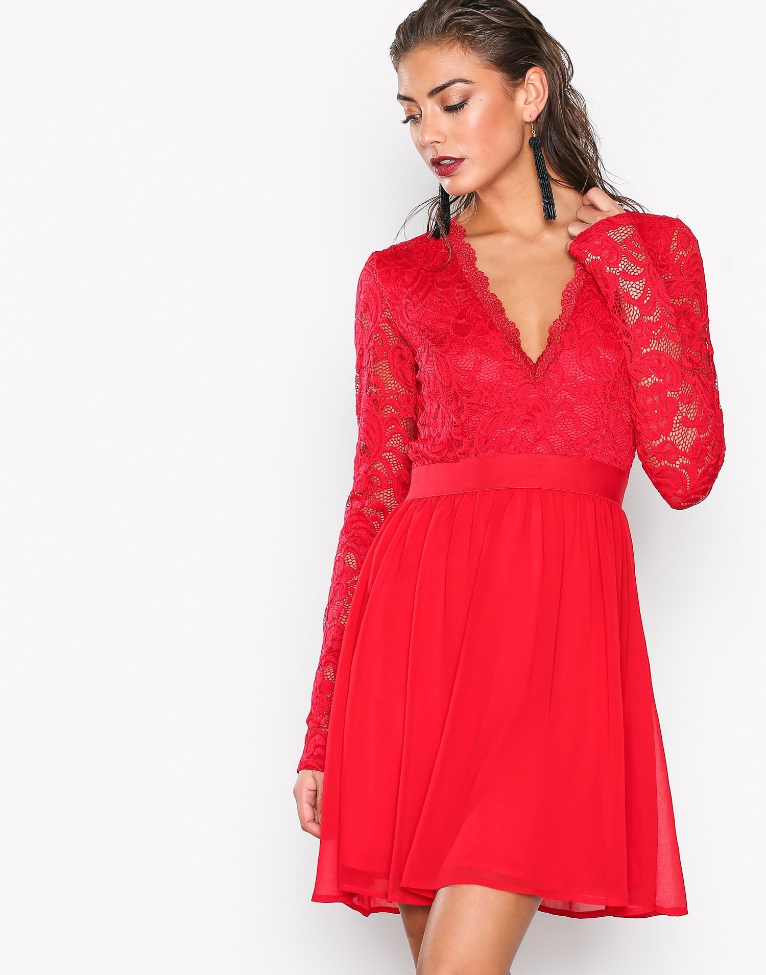 Scalloped Lace Prom Dress