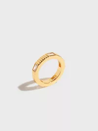 Ribbed Baguette Ring